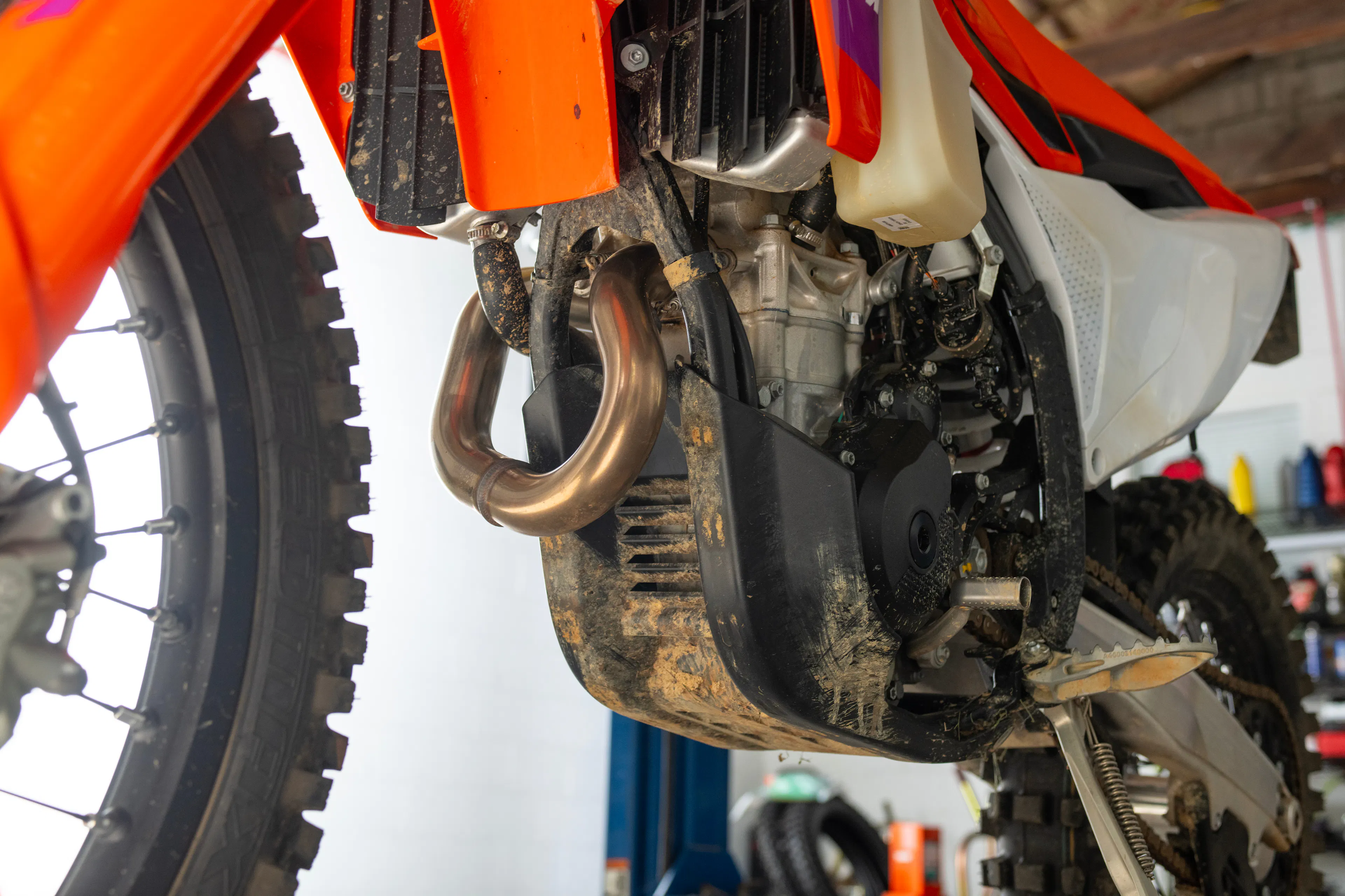 2024 KTM 350 XW-F pipe detail front low