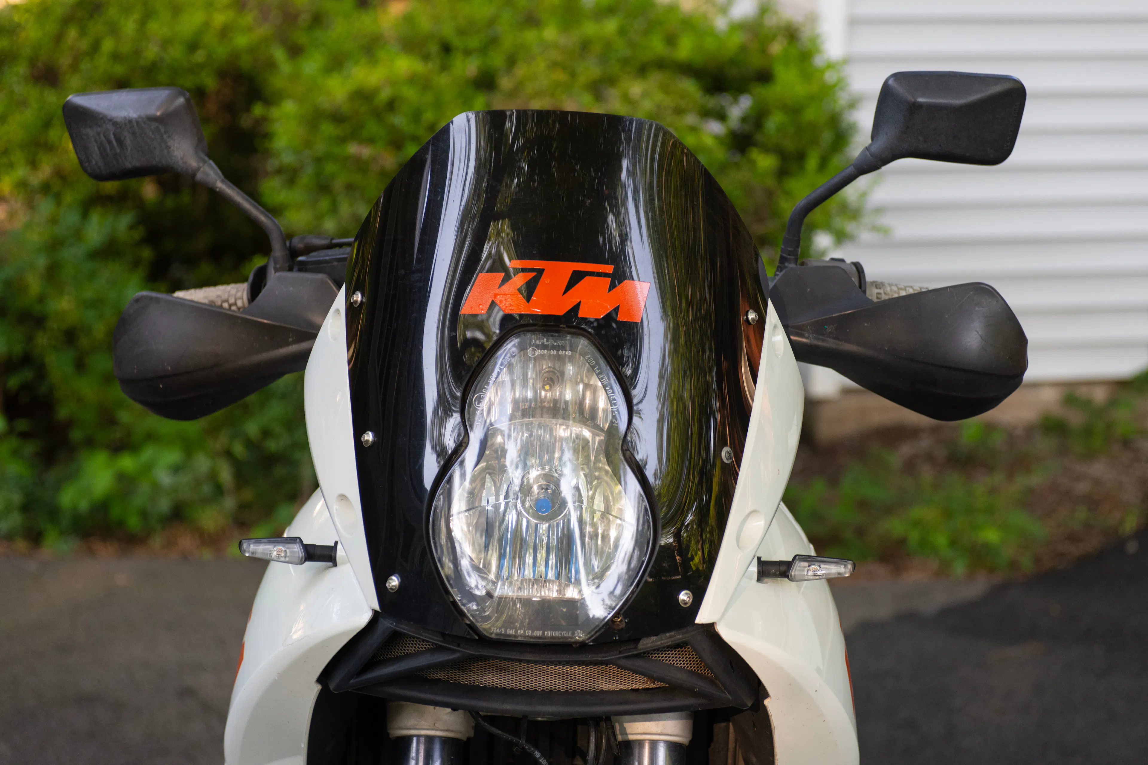 2010 KTM 990 Adventure headlight/windscreen