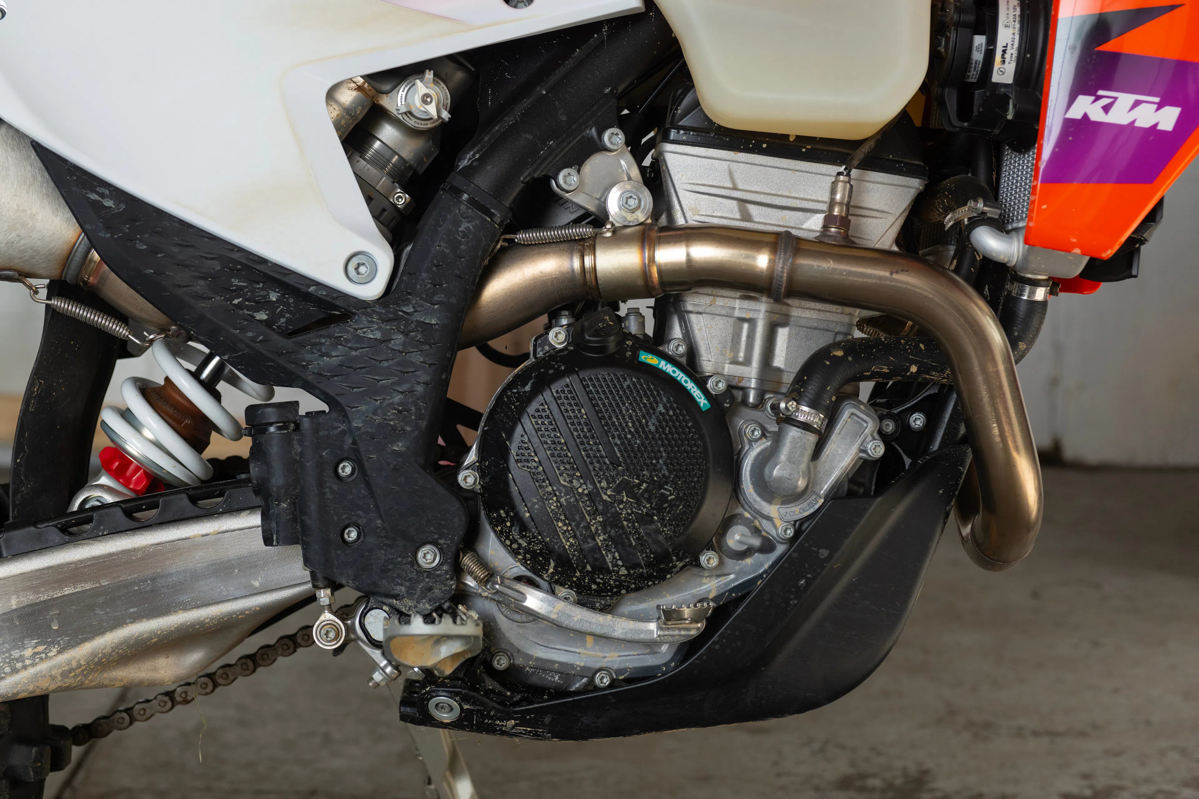 2024 KTM 350 XW-F engine clutch side