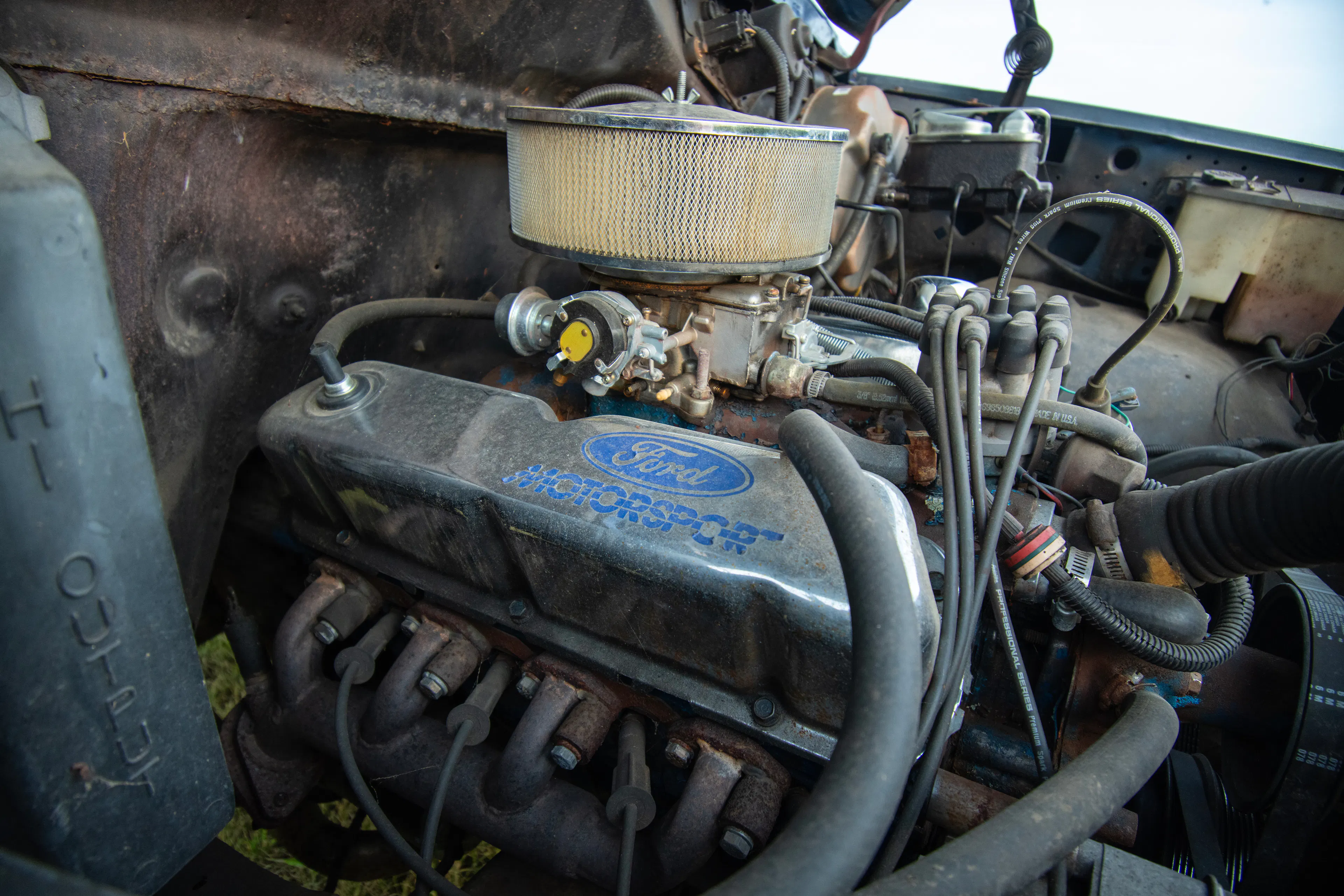 1985 Ford Bronco valve cover