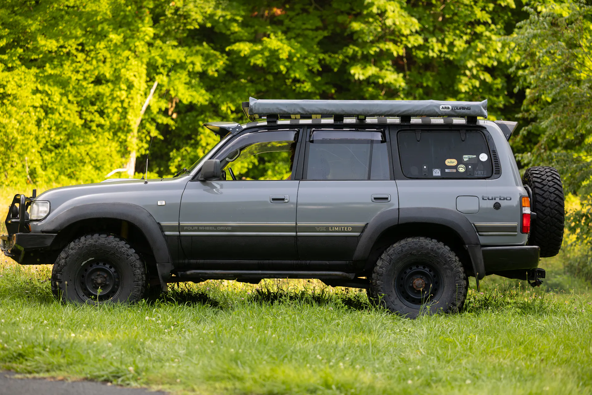 1990 Toyota Land Cruiser VX Limited passenger side