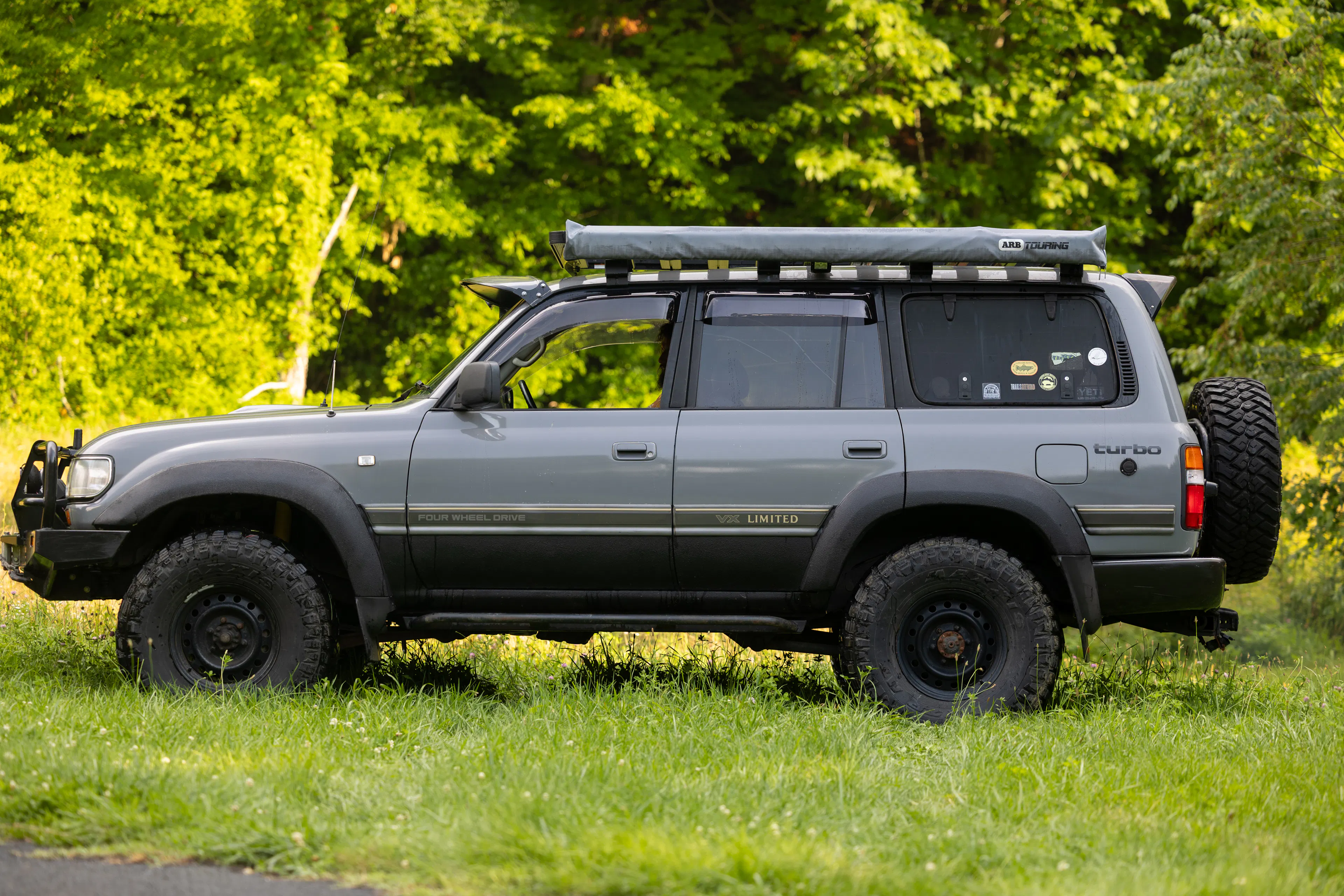 1990 Toyota Land Cruiser VX Limited passenger side