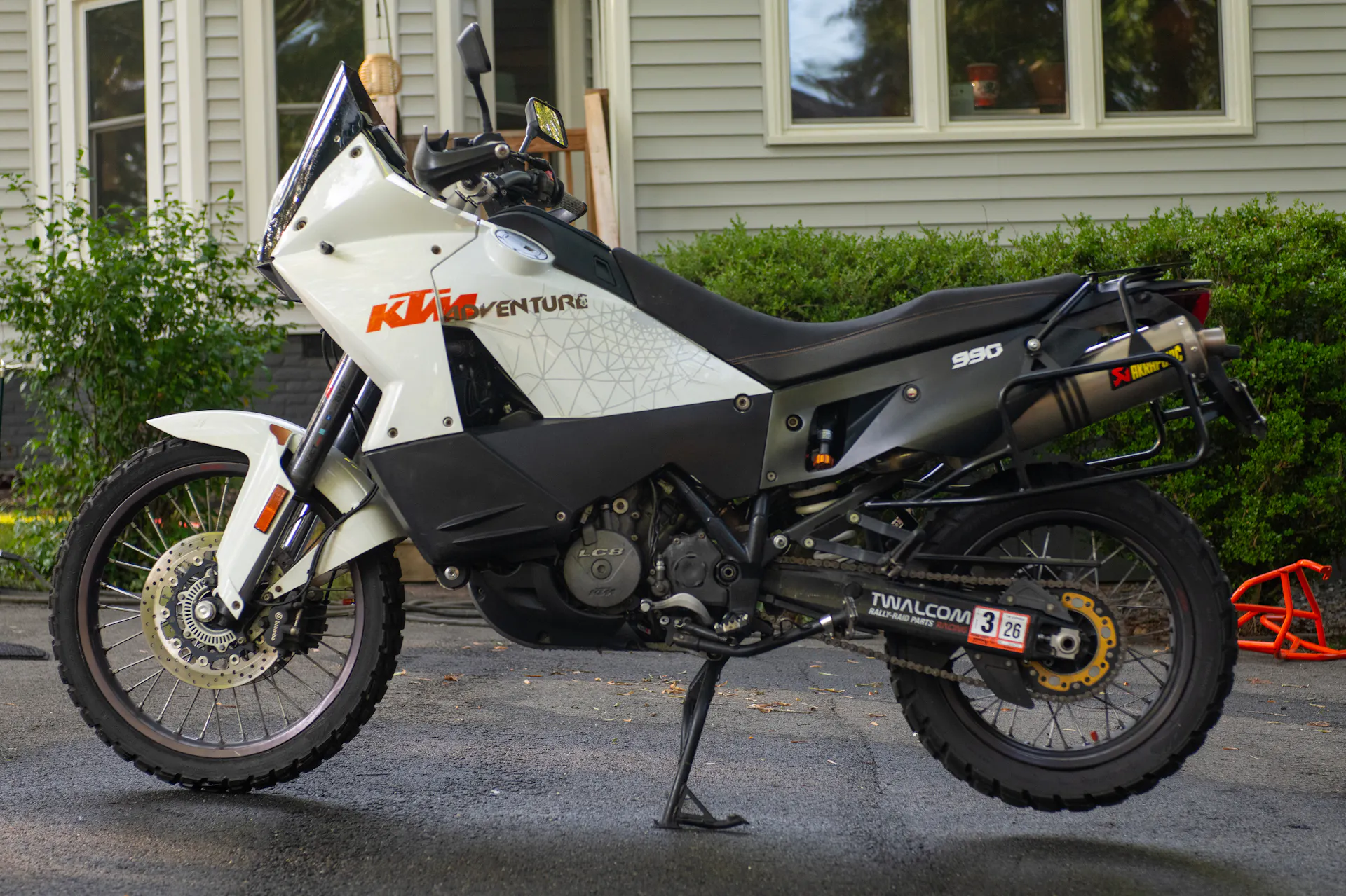 2010 KTM 990 Adventure left side