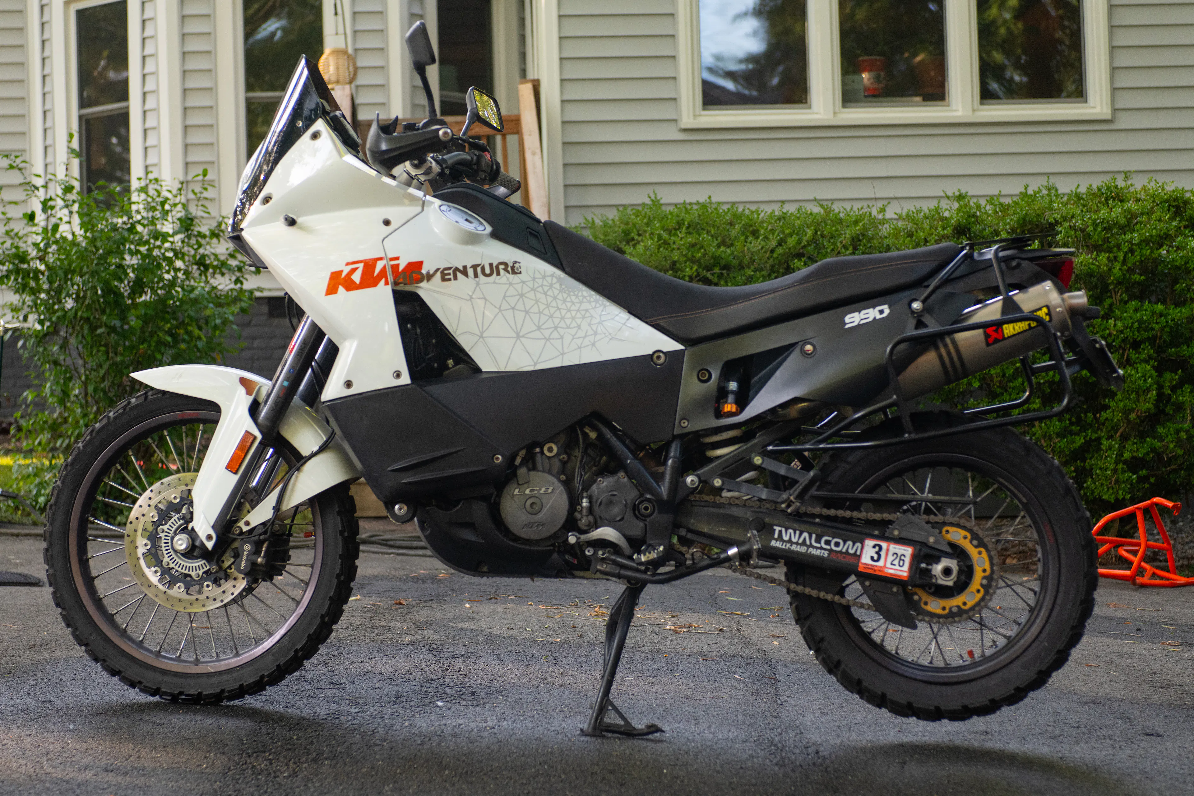 2010 KTM 990 Adventure left side