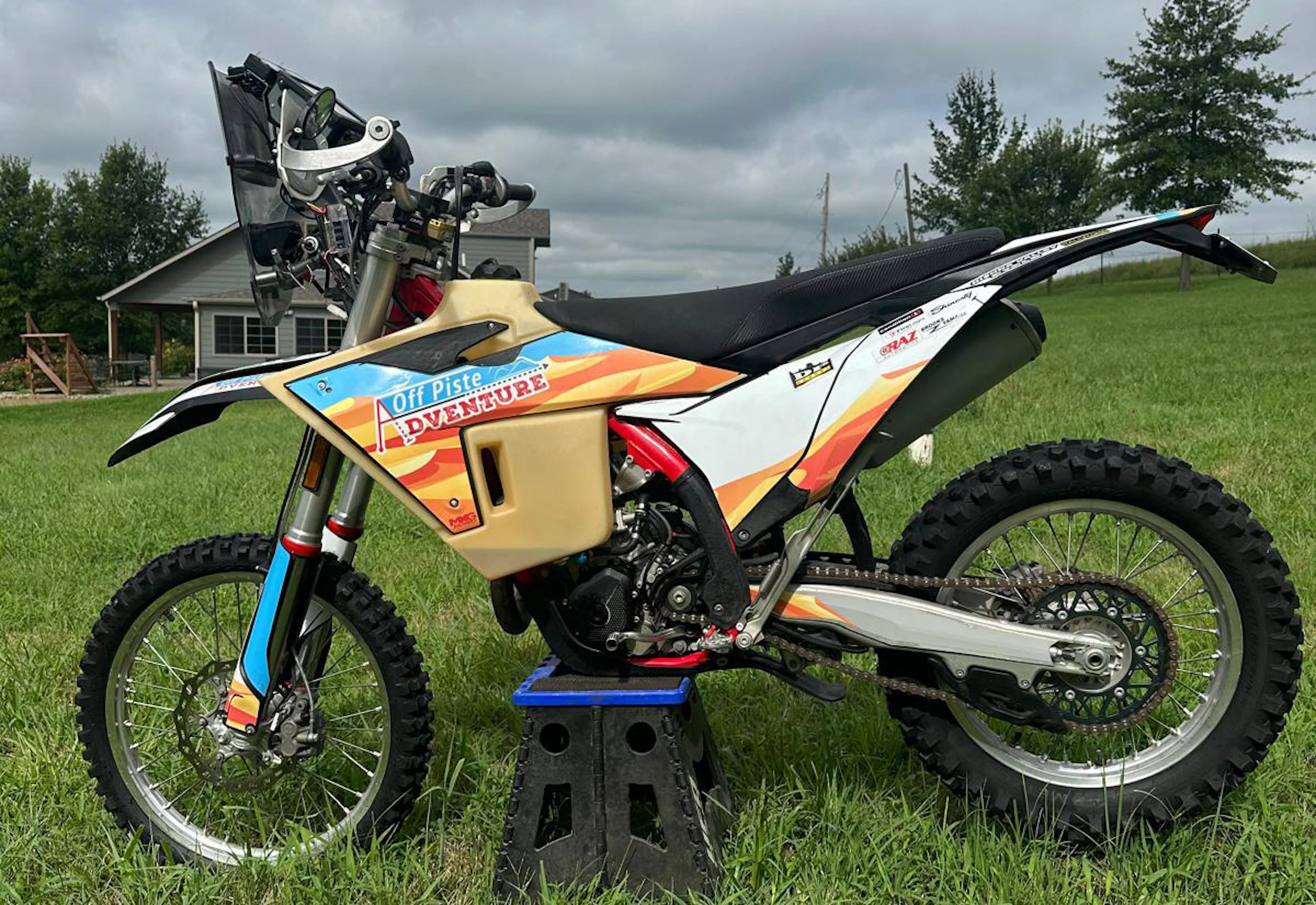 2024 GasGas ES500F left side close