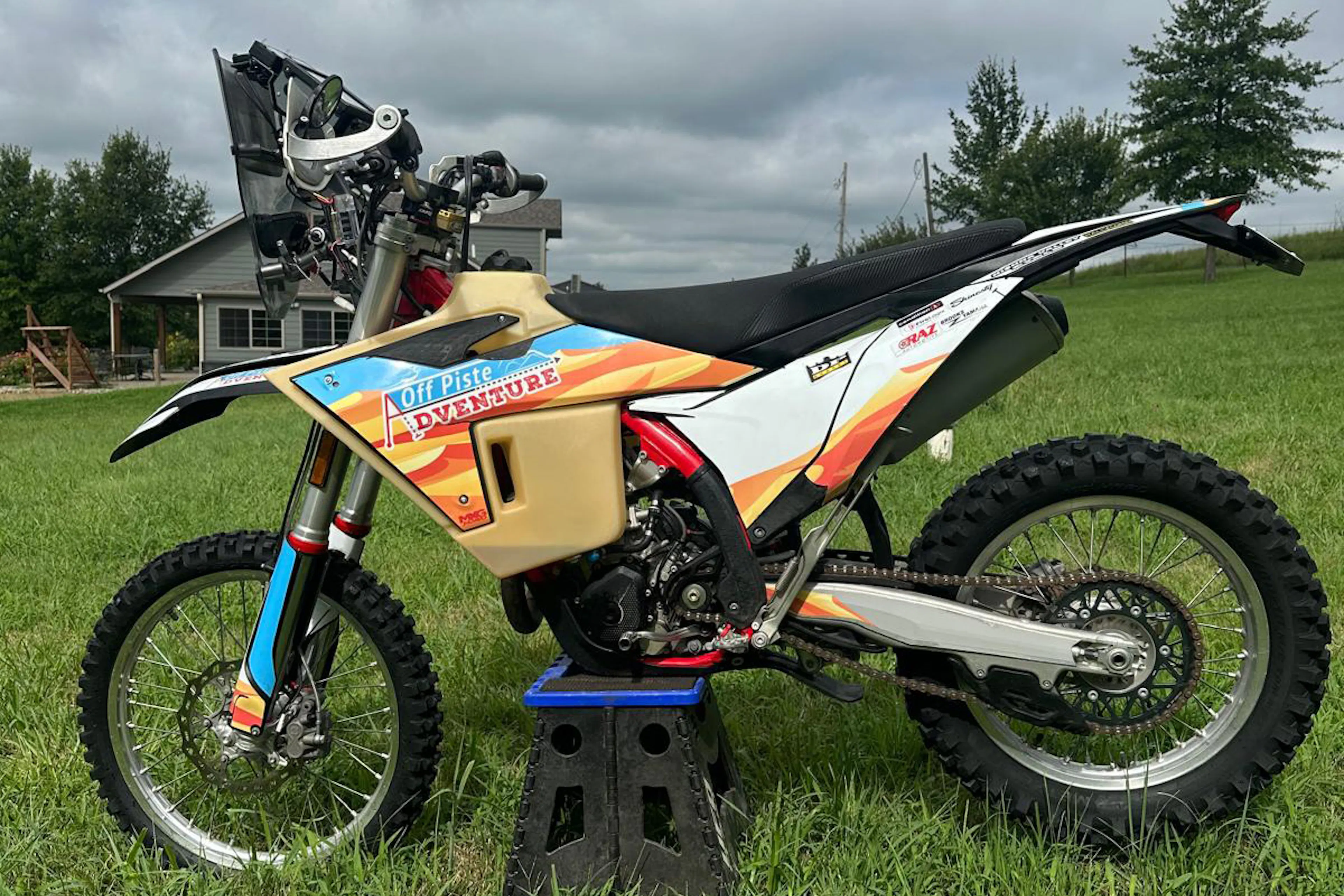 2024 GasGas ES500F left side close