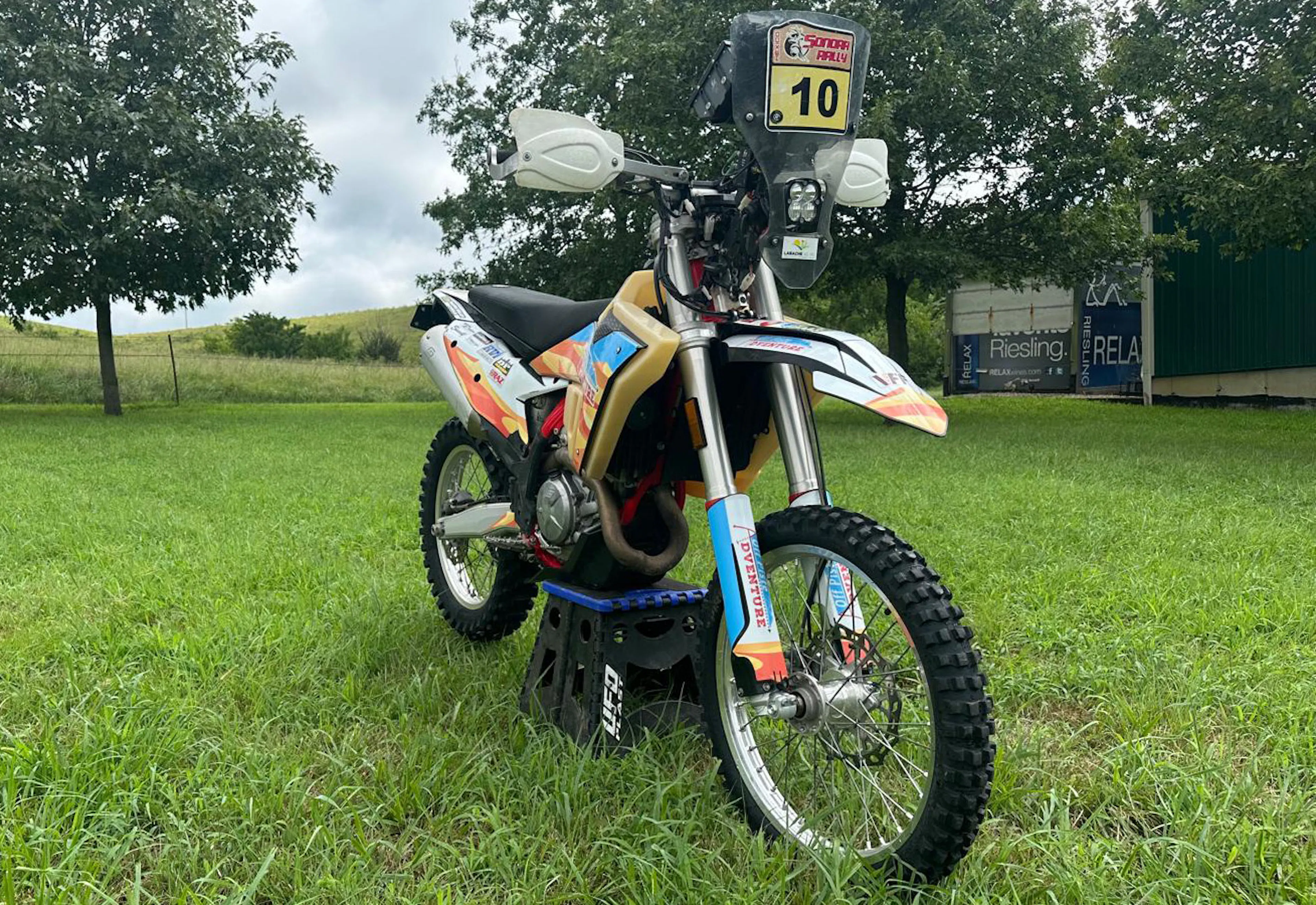2024 GasGas ES500F right front 3/4 2