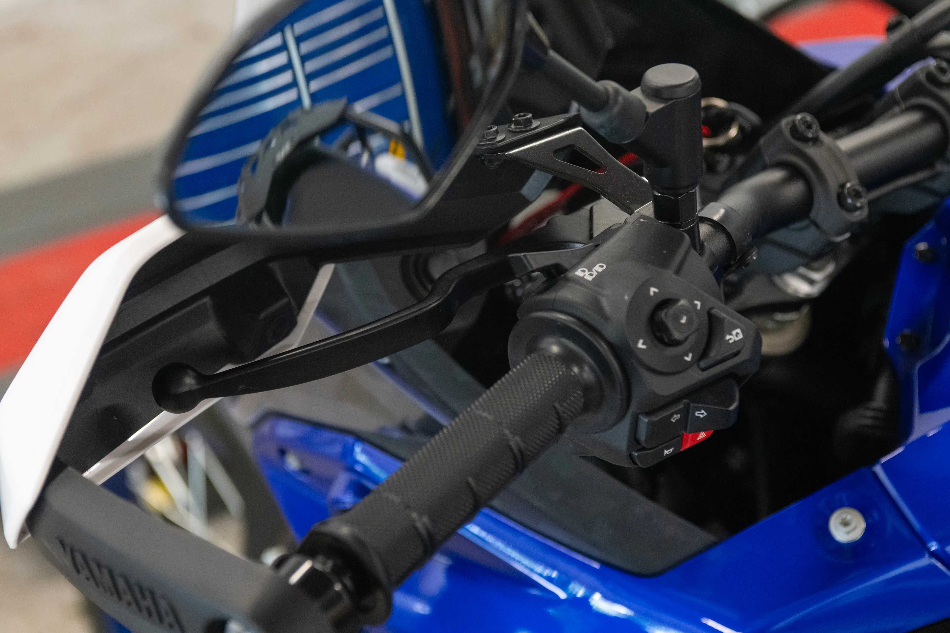 2025 Yamaha Tenere 700 left grip high