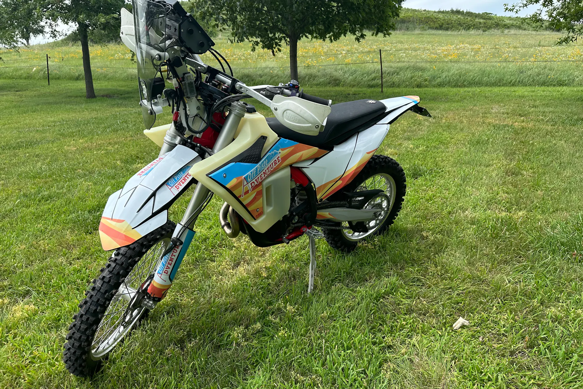 2024 Gas Gas ES500F Off-Piste Adventures left side front 3/4