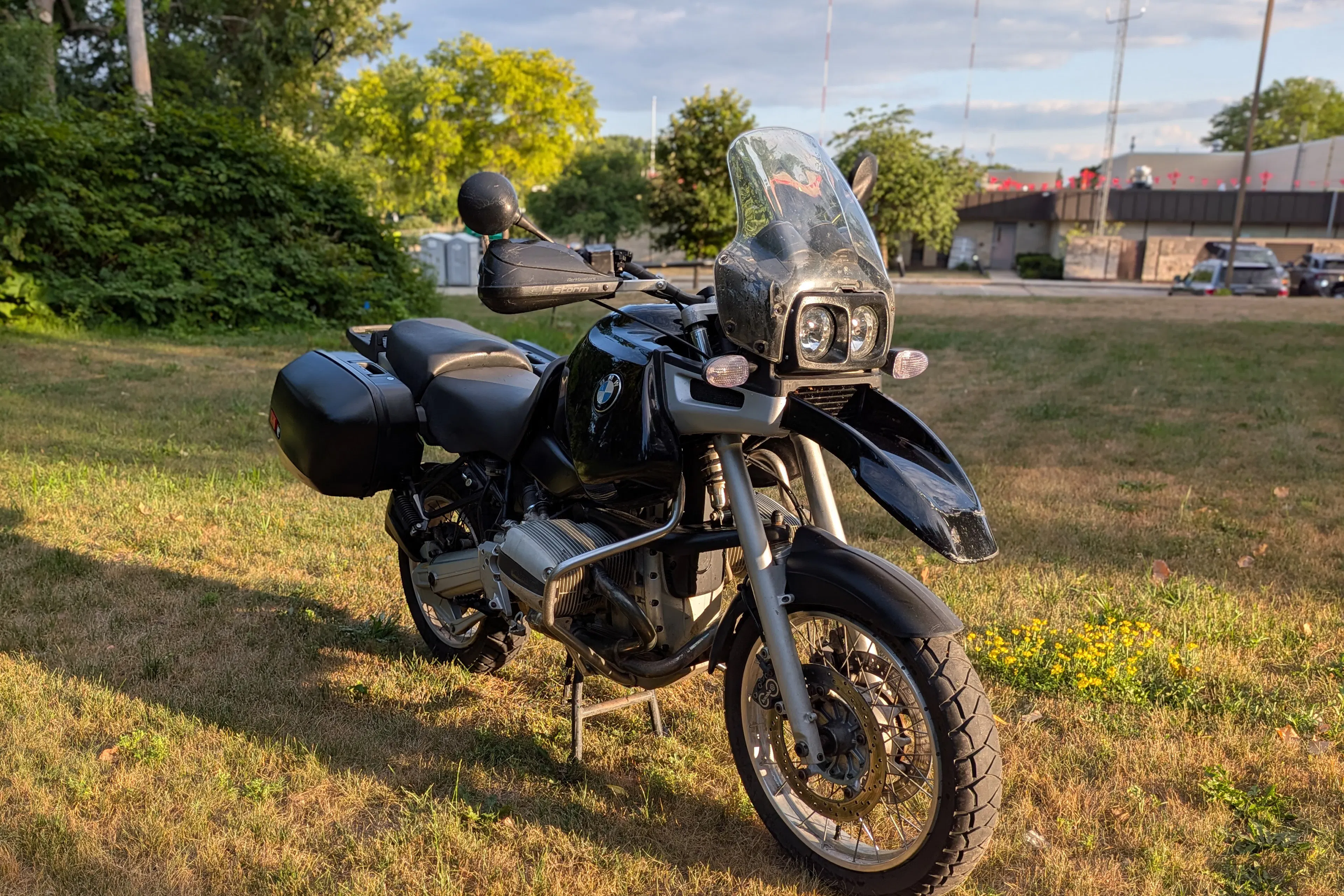 1996 BMW R1100GS front right 3/4