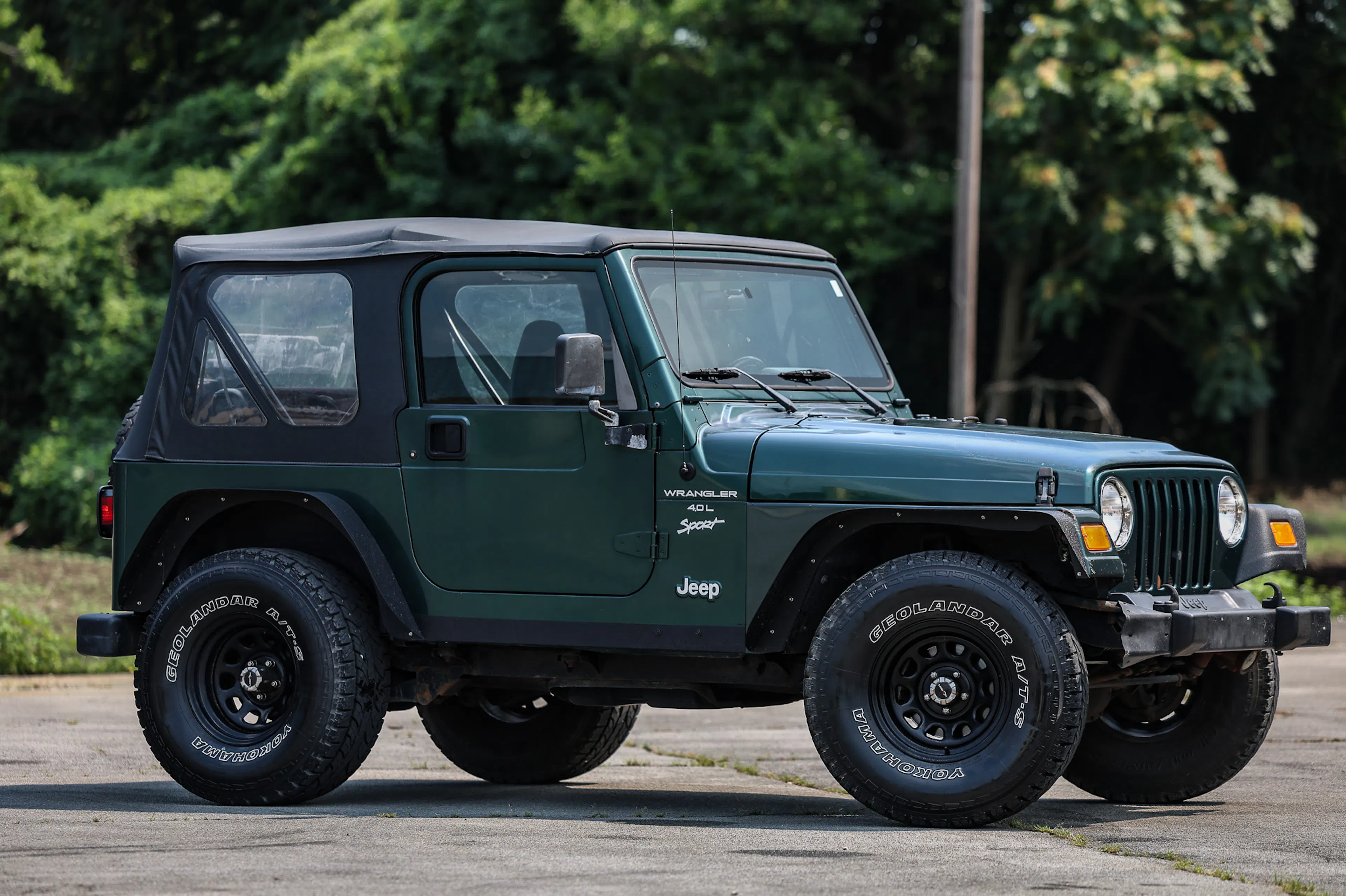 1999 Jeep Wrangler Sport passenger front 3/4 shallow