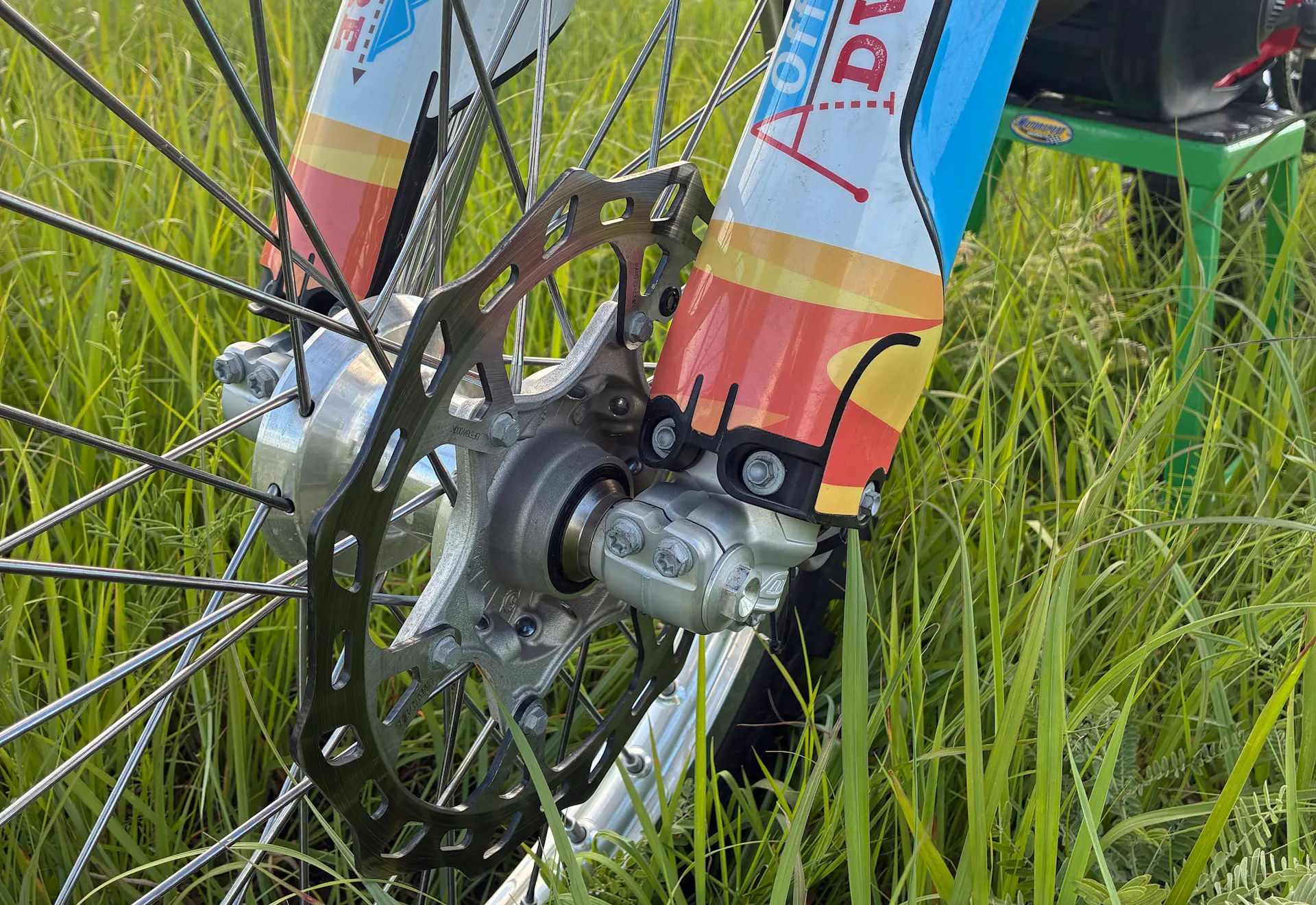 2024 GasGas ES500F front hub/brake left