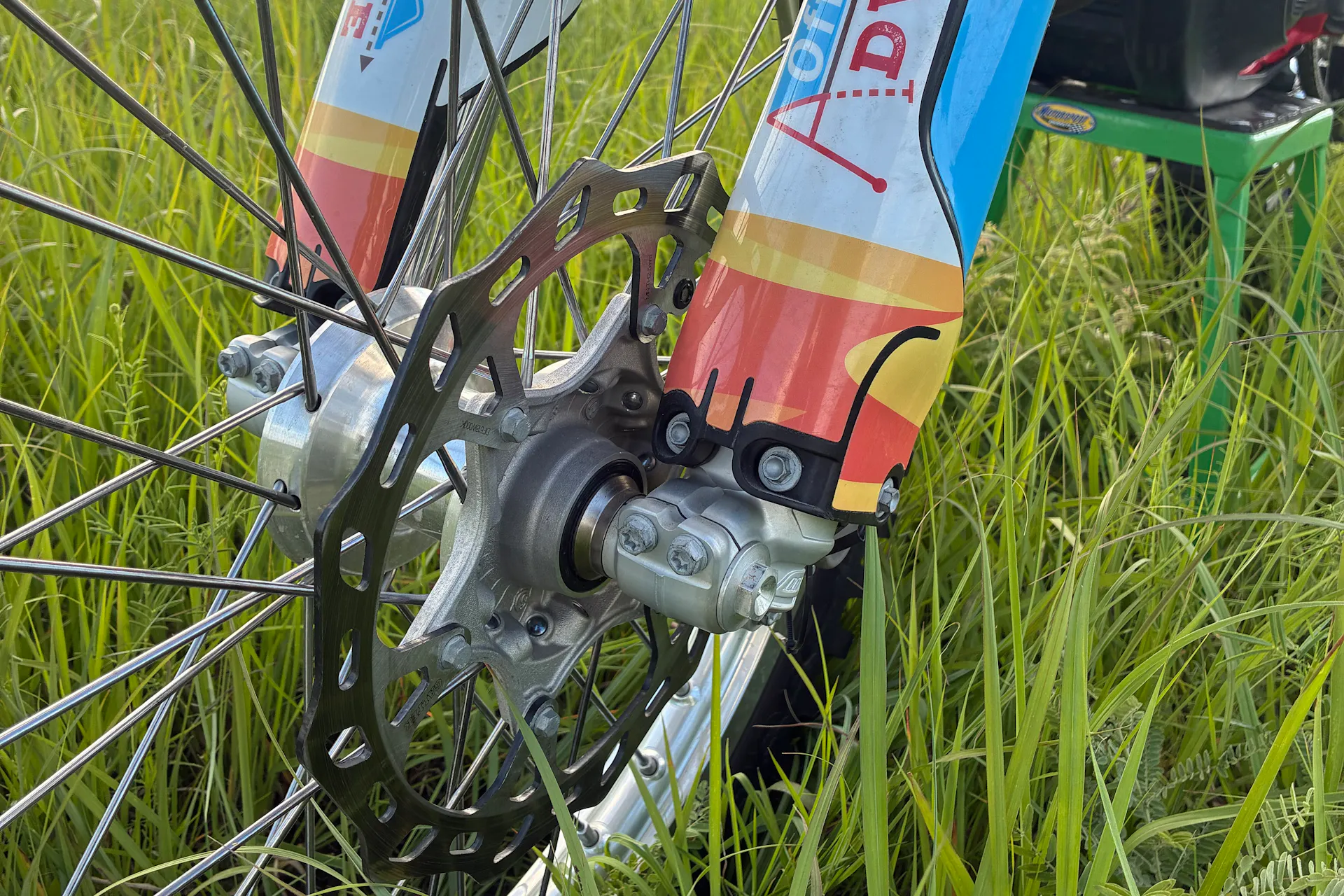 2024 GasGas ES500F front hub/brake left