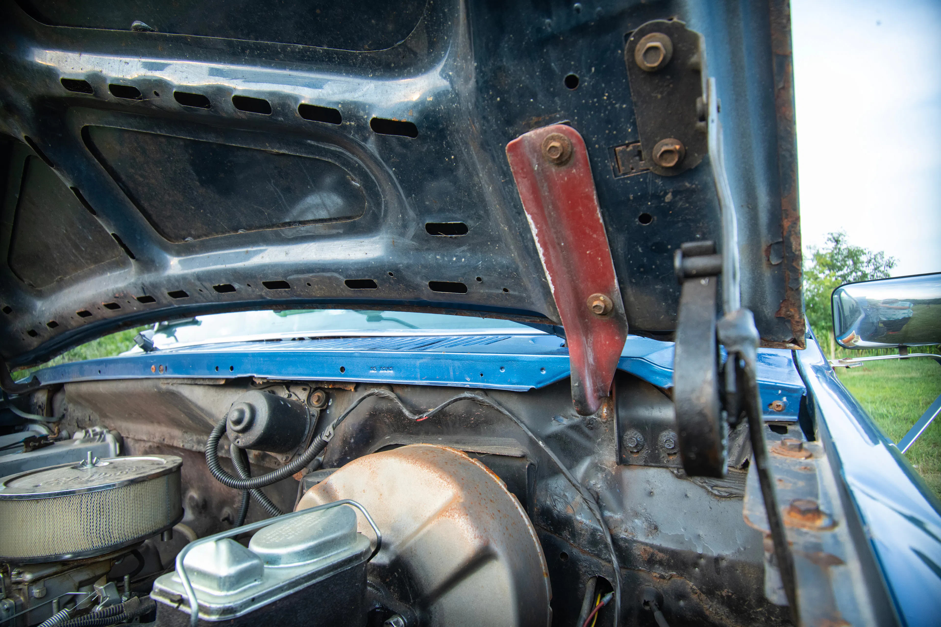 1985 Ford Bronco hood hinge