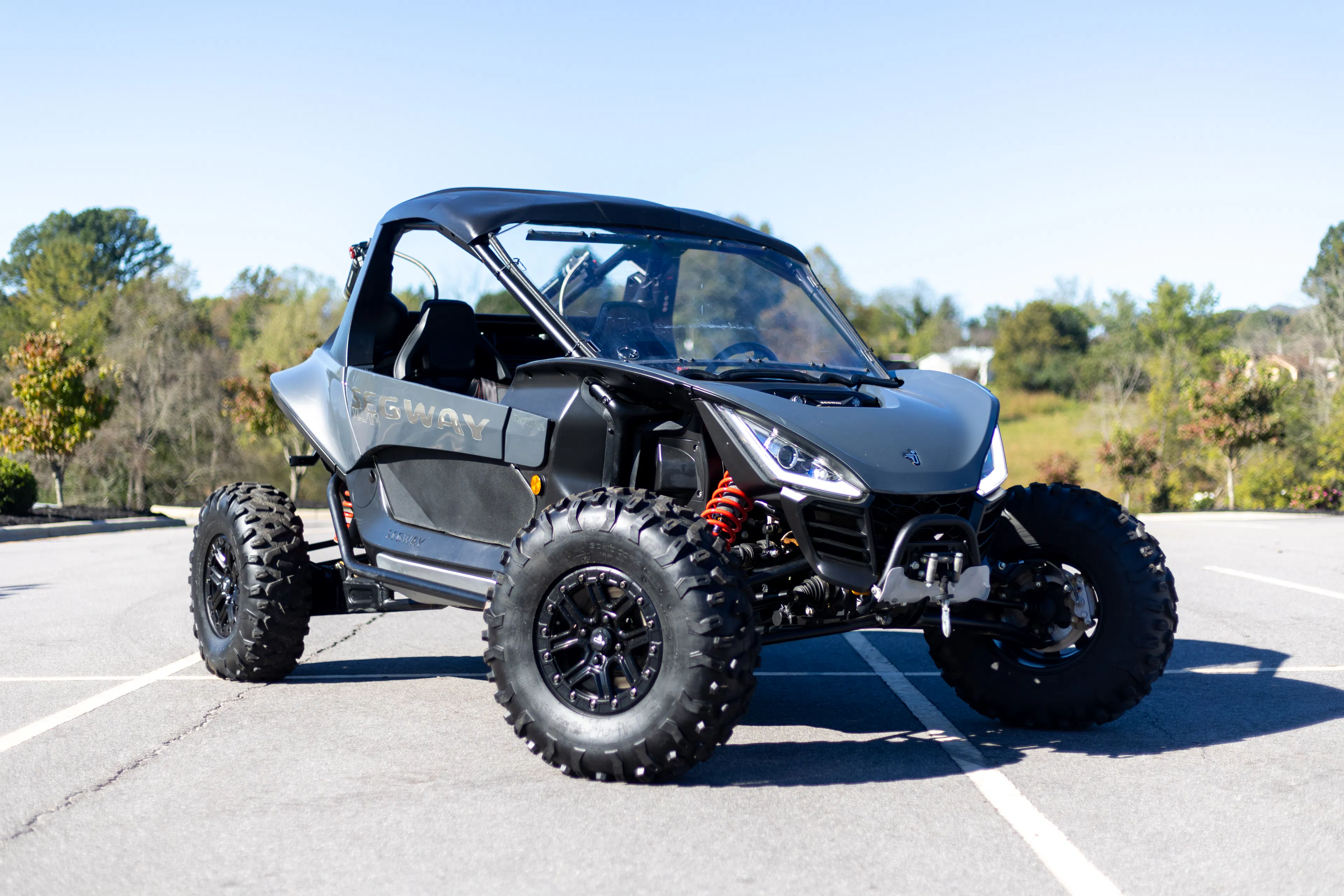 2024 Segway Villain SX10 72 front passenger 3/4 low and close
