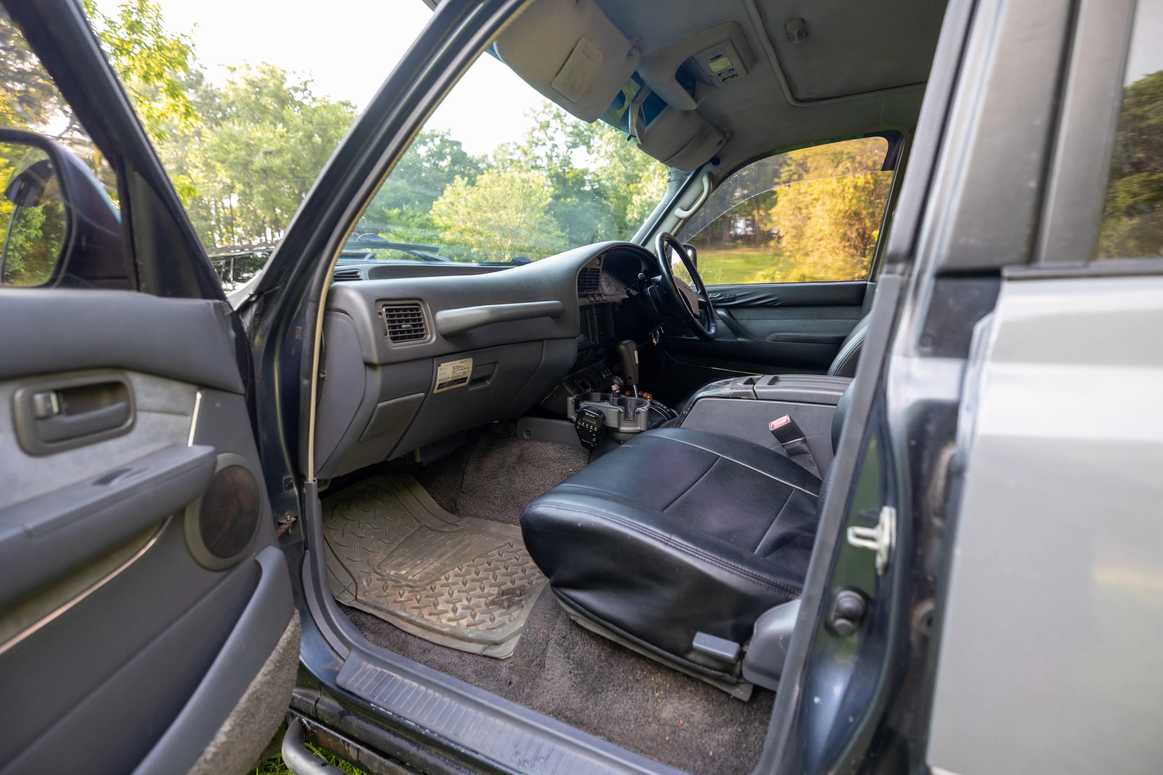 1990 Toyota Land Cruiser VX Limited front passenger seat