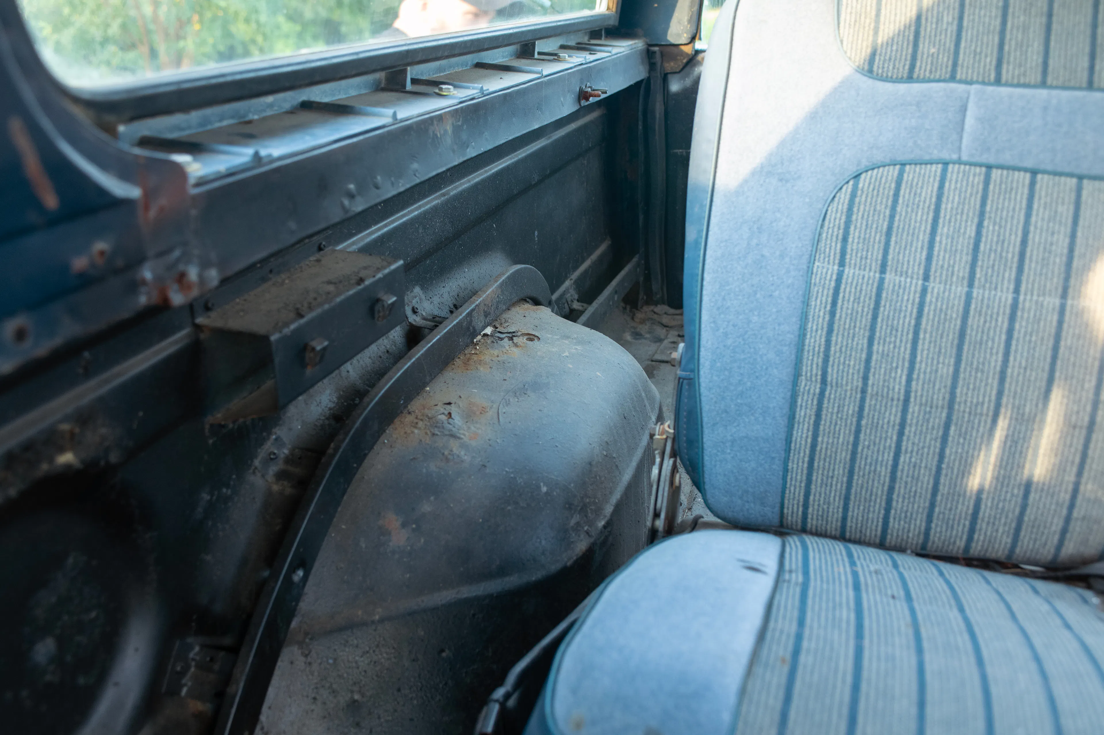 1985 Ford Bronco interior crust