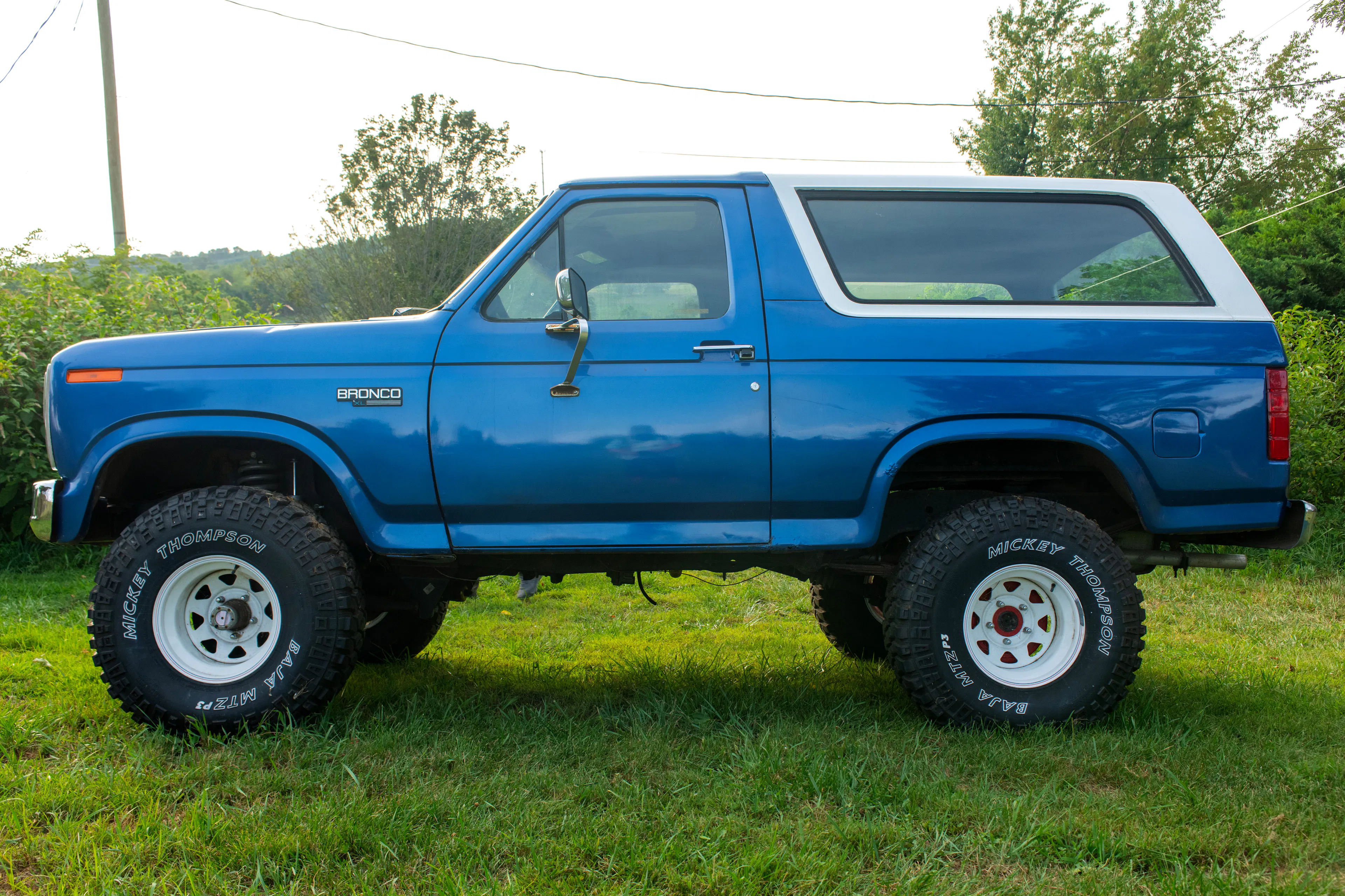 1985 Ford Bronco driver side