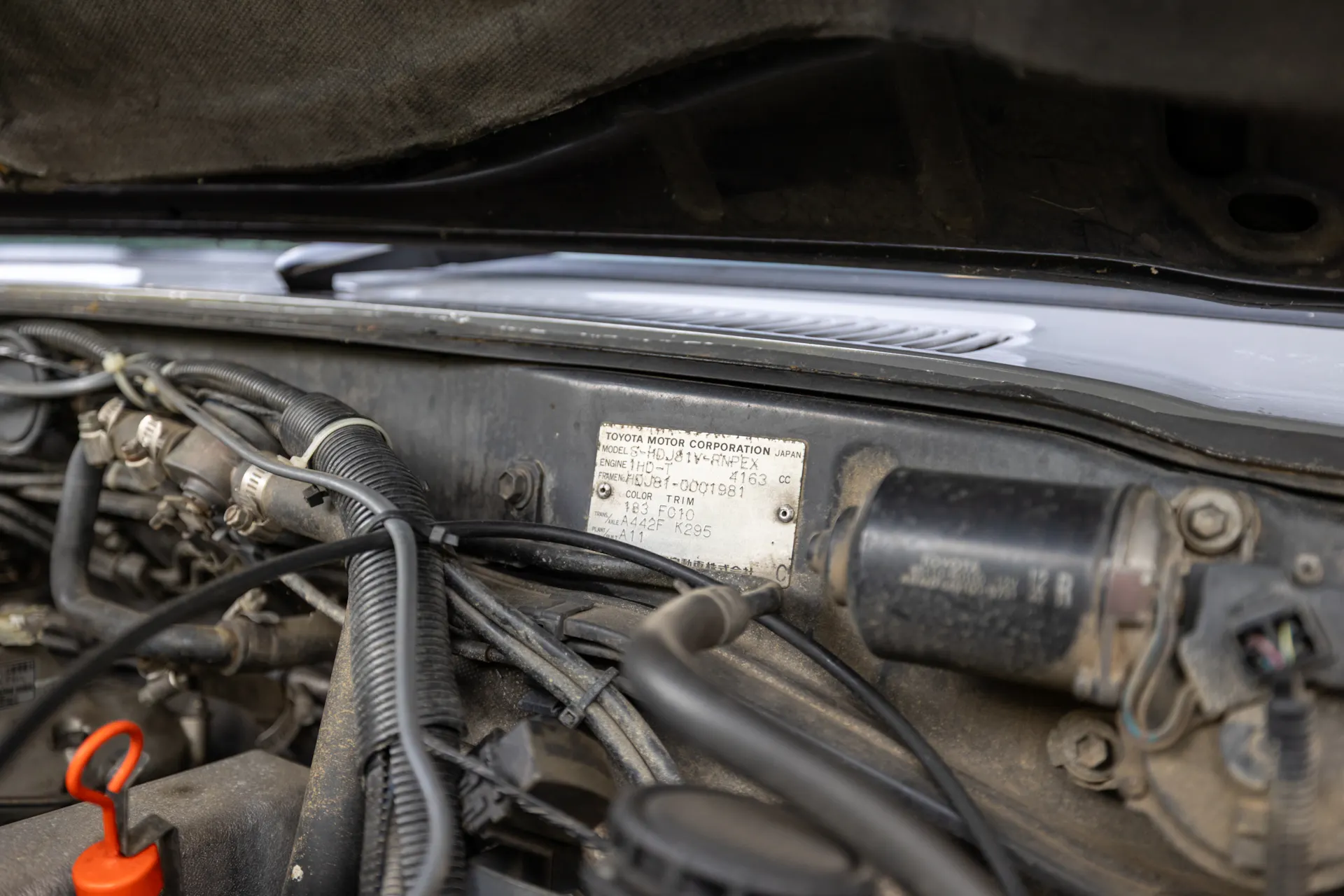 1990 Toyota Land Cruiser VX Limited firewall tag