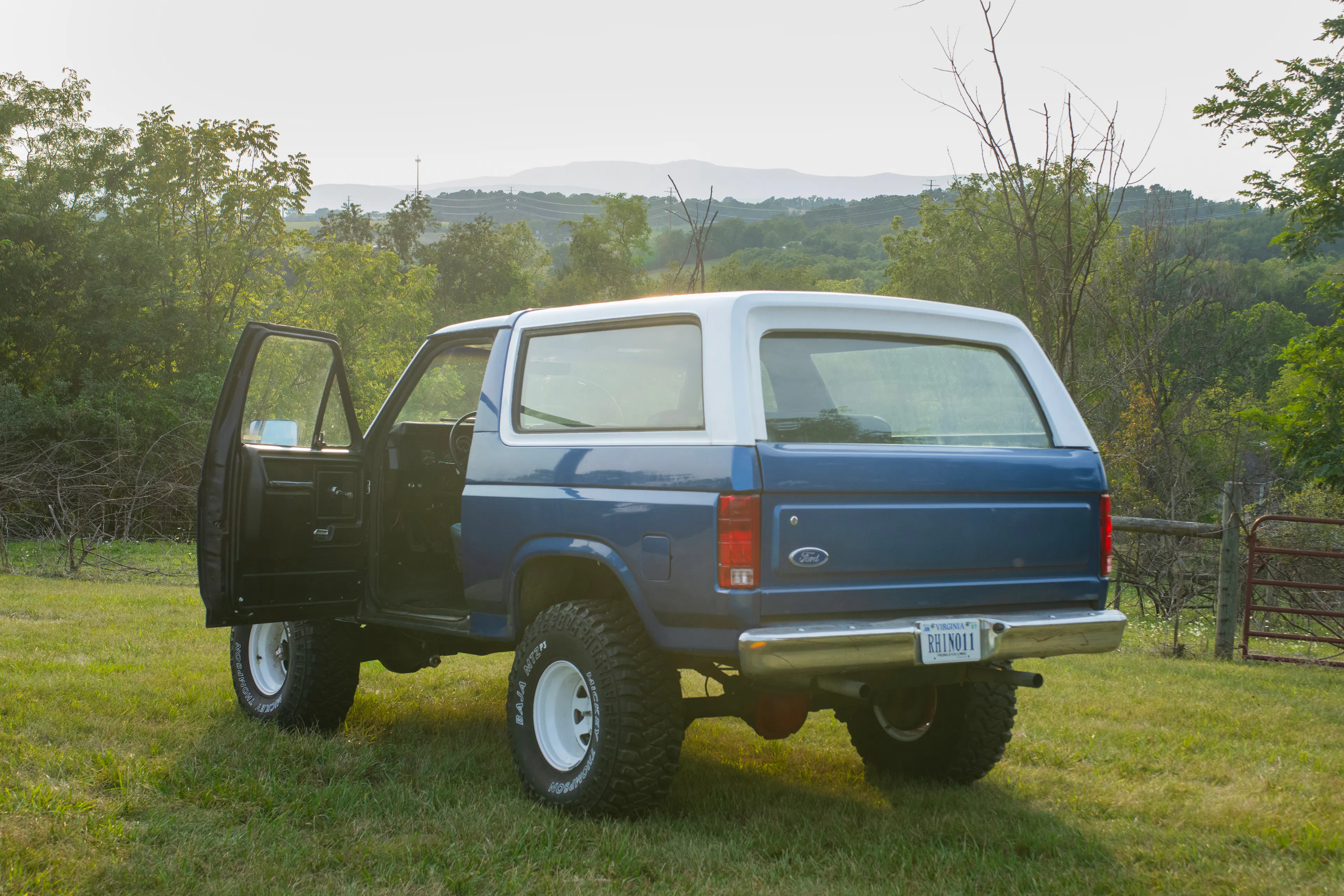 1985 Ford Bronco rear 3/4 door open