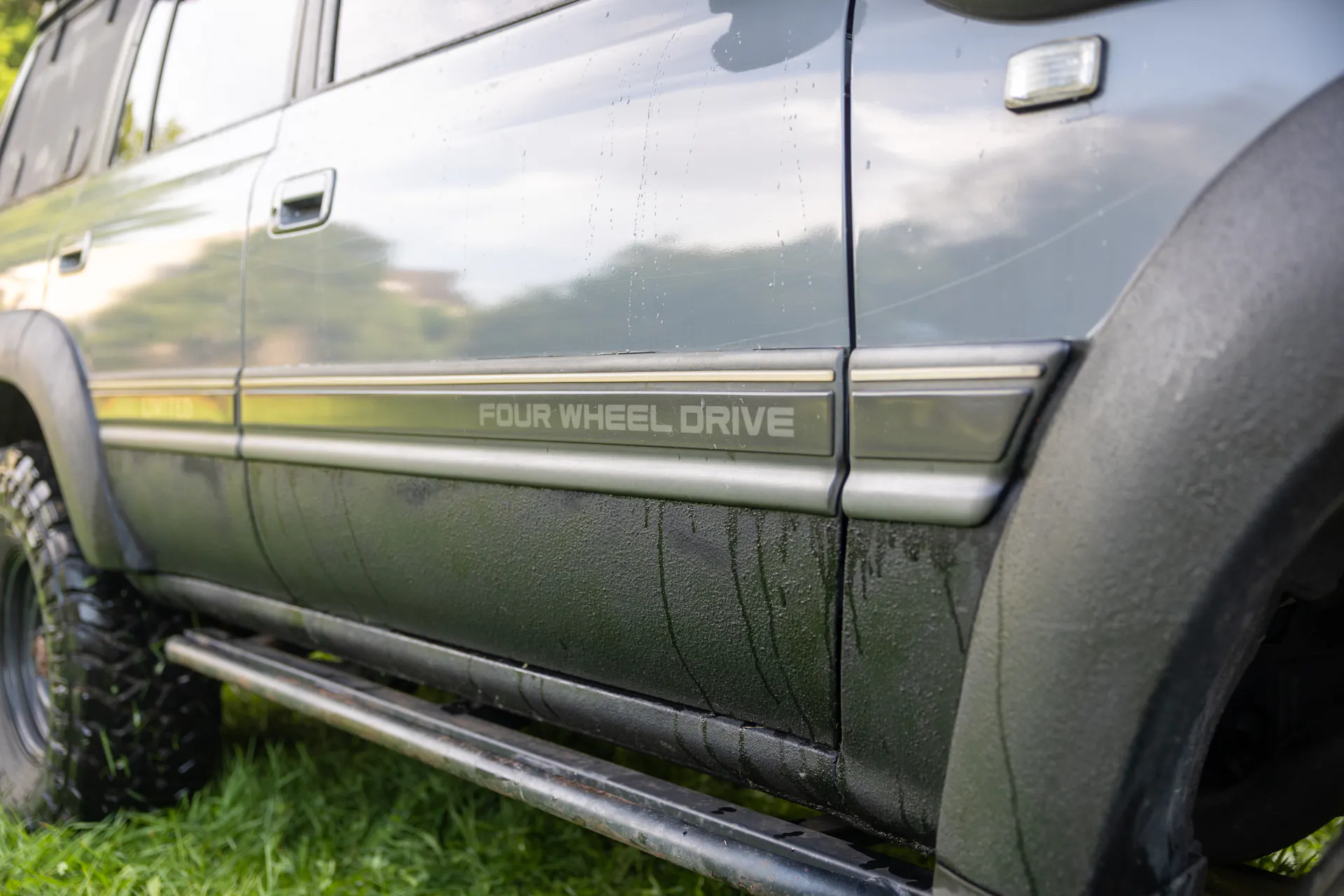 1990 Toyota Land Cruiser VX Limited driver rocker