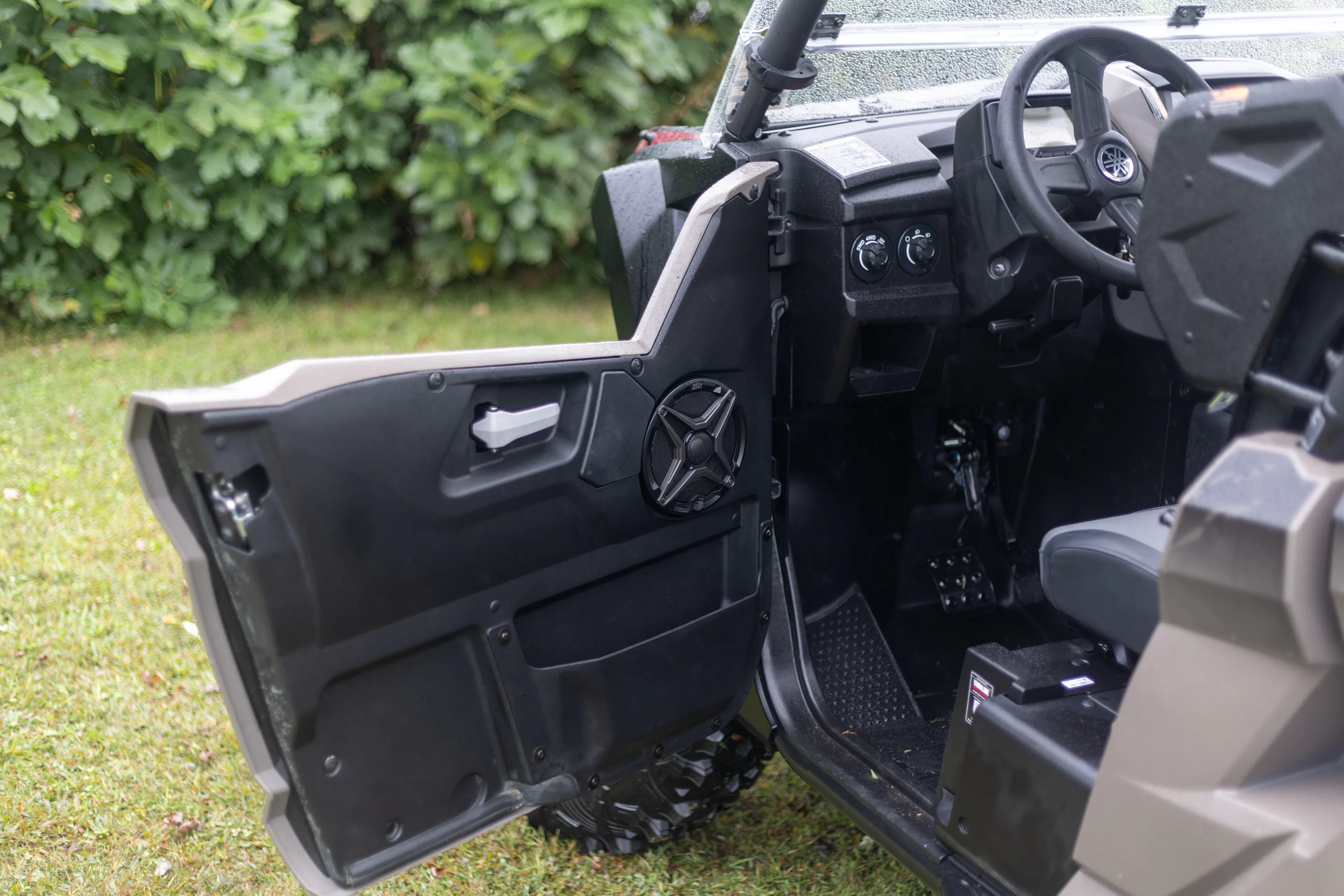2024 Yamaha RMAX2 1000 XT-R driver door open