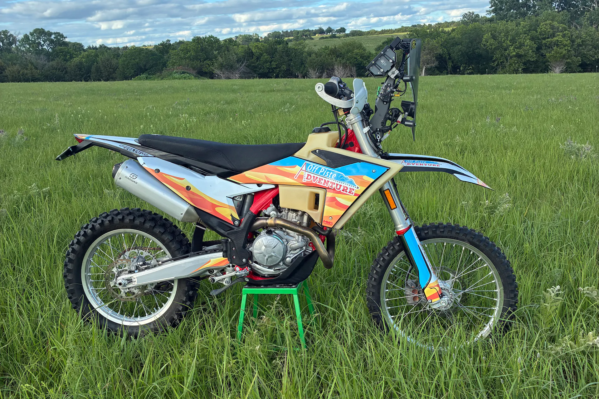 2024 GasGas ES500F right side