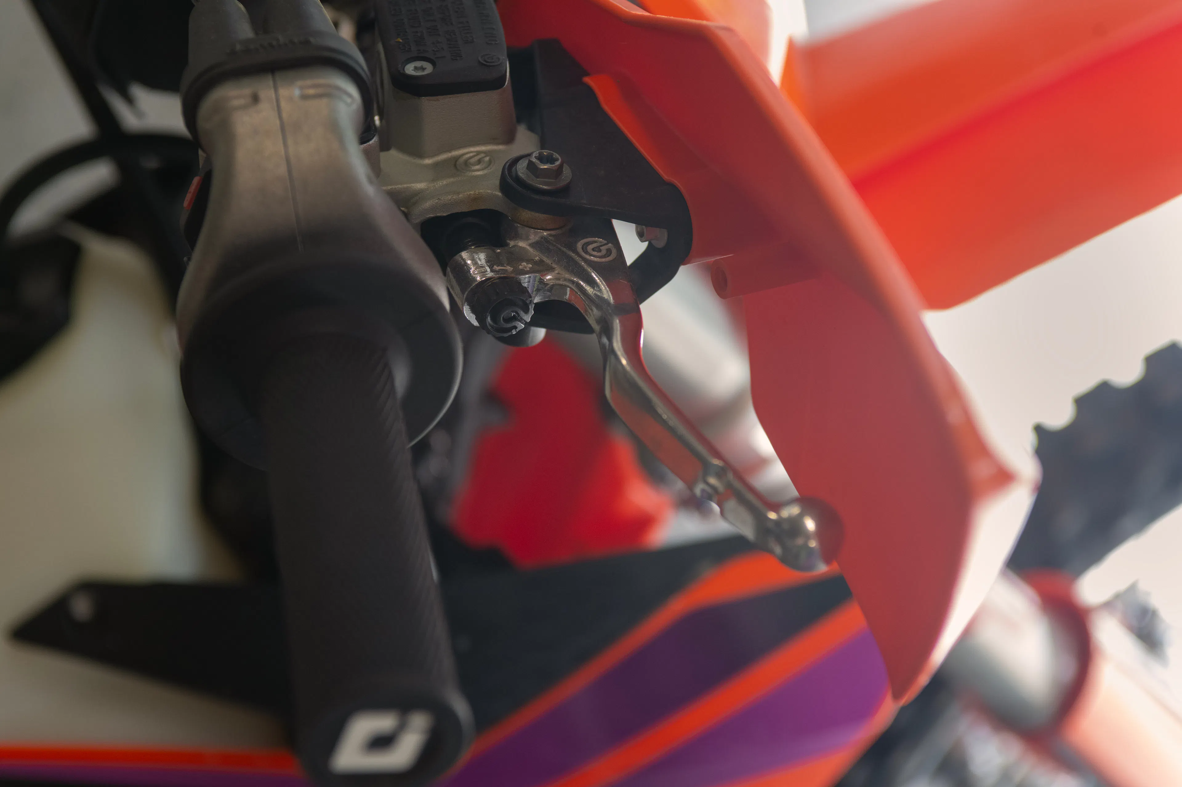 2024 KTM 350 XW-F right grip/brake
