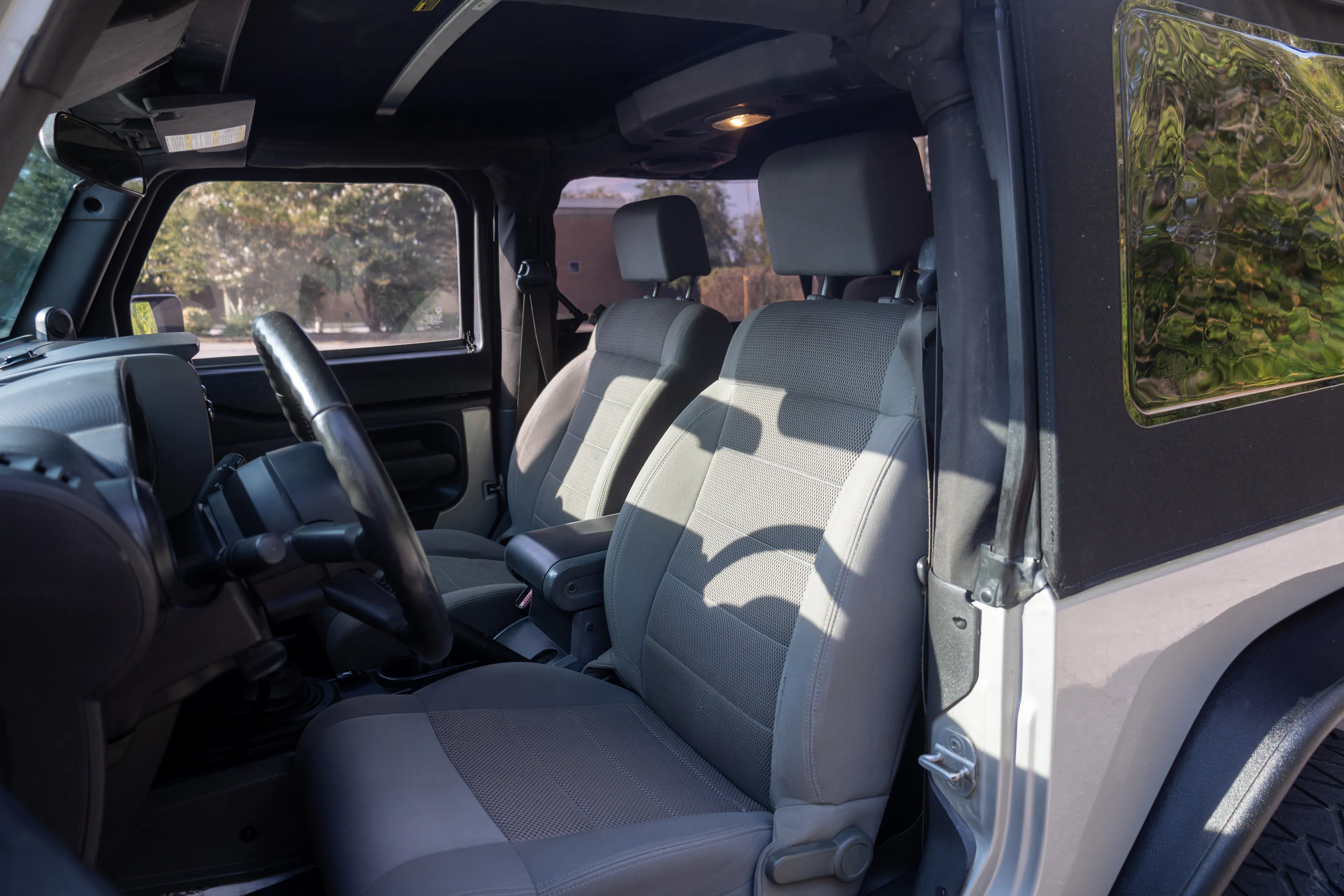 2007 Jeep Wrangler Limited Rubicon driver seat dark