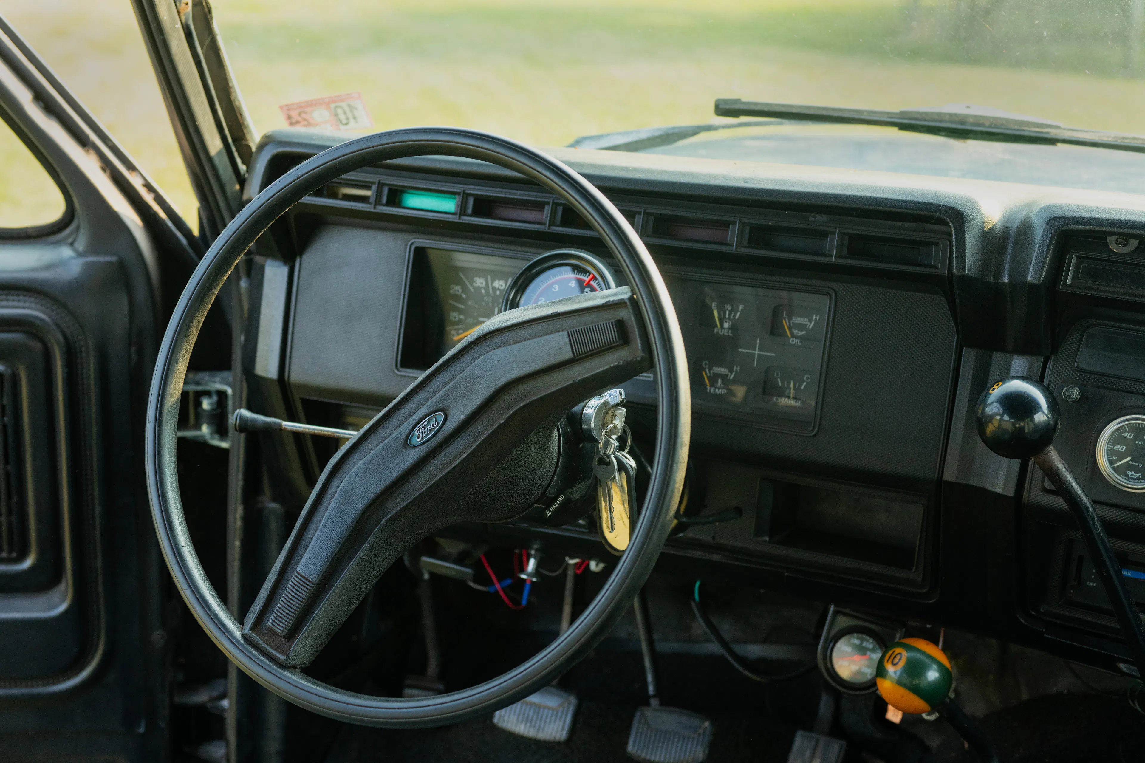 1985 Ford Bronco wheel/dash