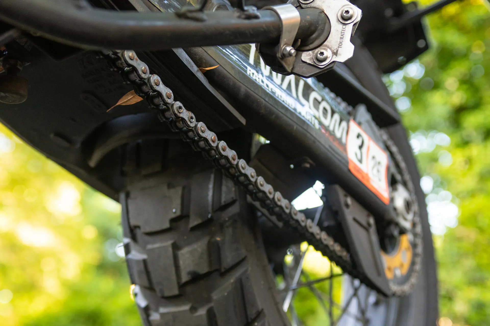 2010 KTM 990 Adventure chain/rear tread
