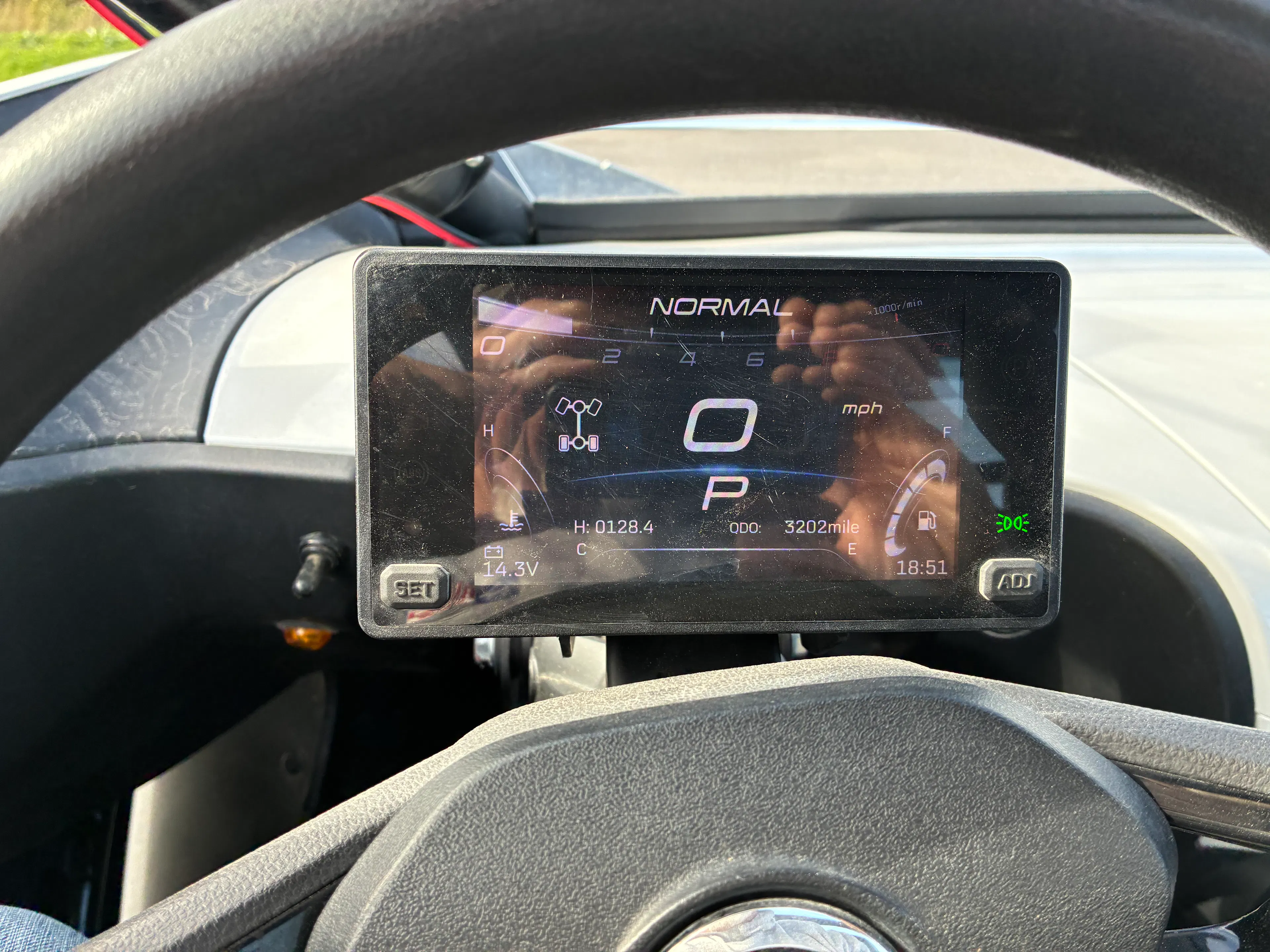 2022 CF Moto ZForce 950 HO dash TFT 2