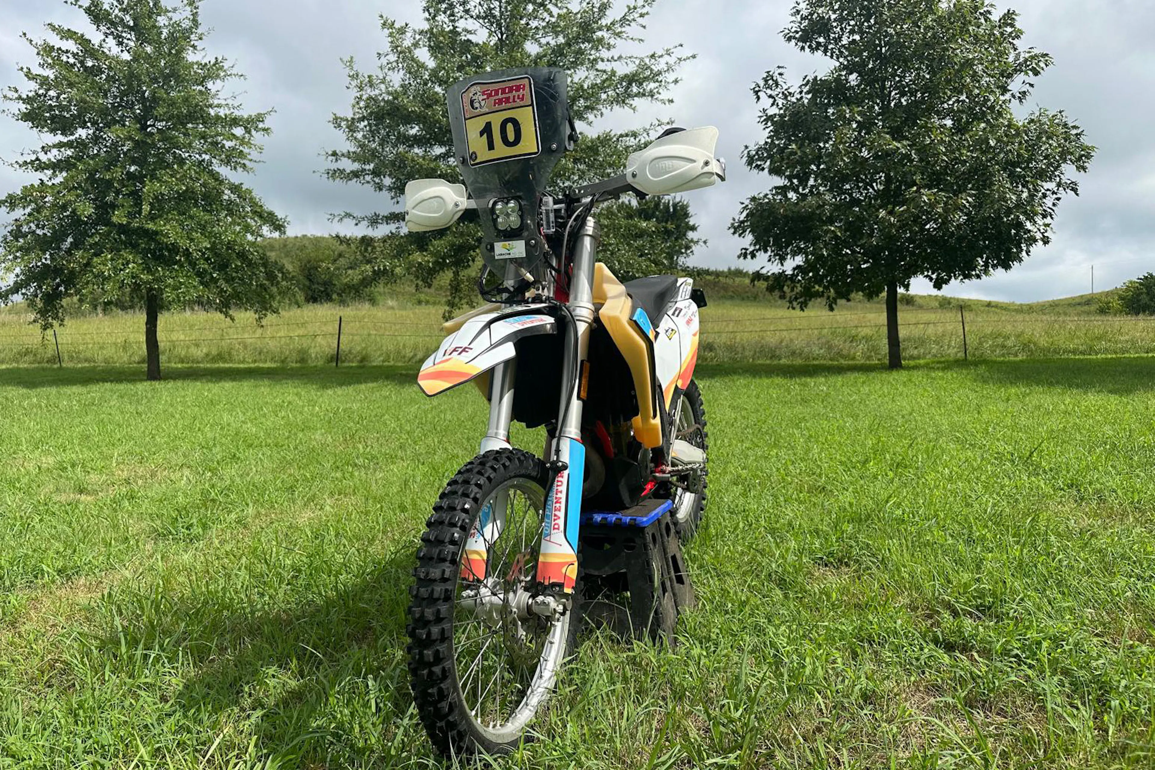2024 GasGas ES500F left front 3/4
