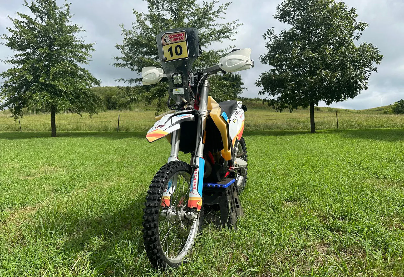 2024 GasGas ES500F left front 3/4