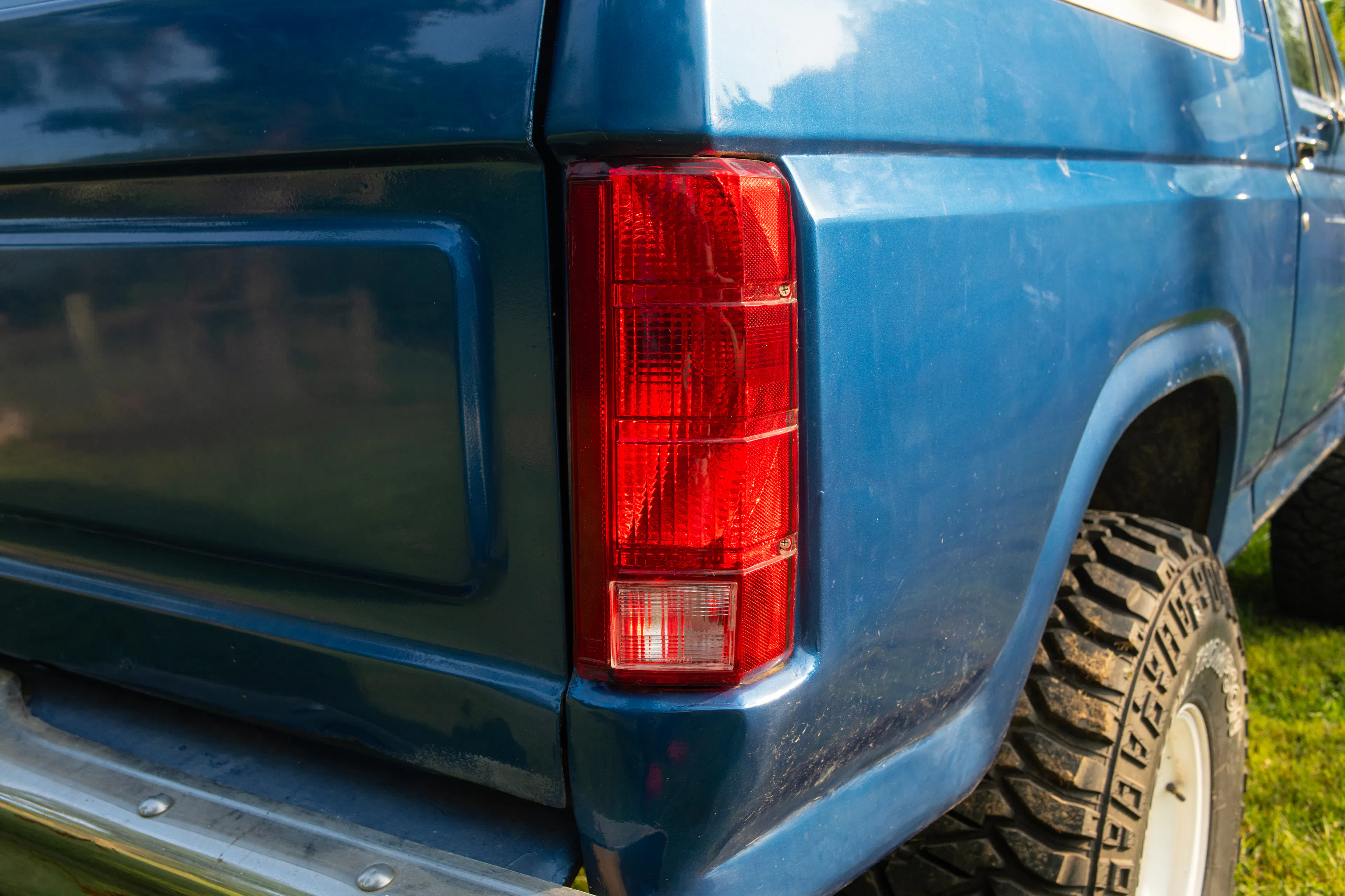 1985 Ford Bronco passenger taillight
