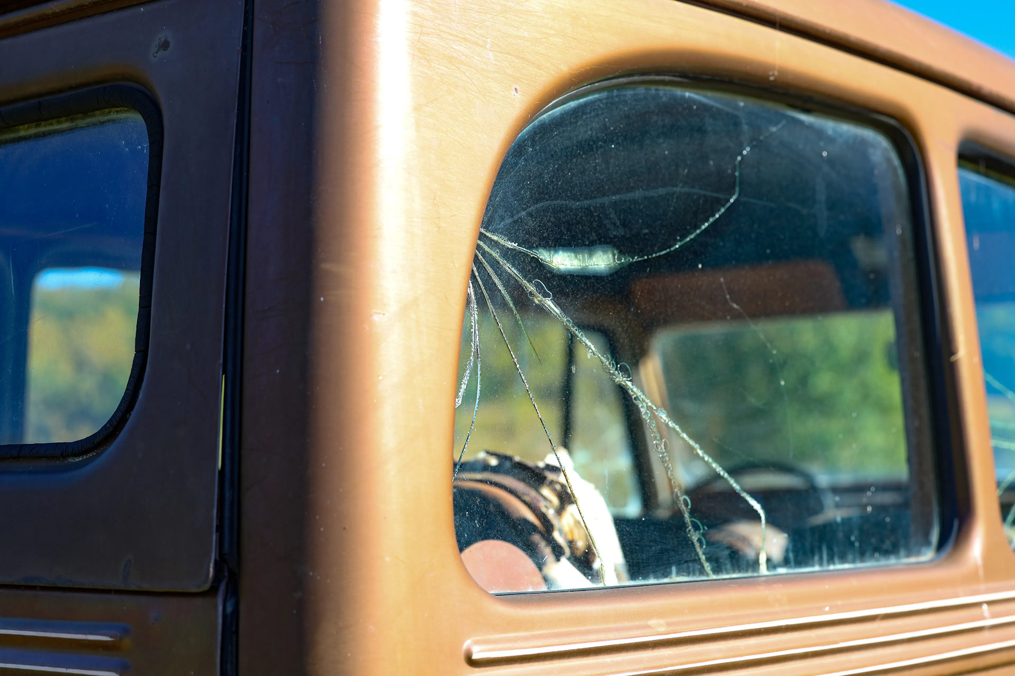 1951 Willys Wagon cracked passenger back glass