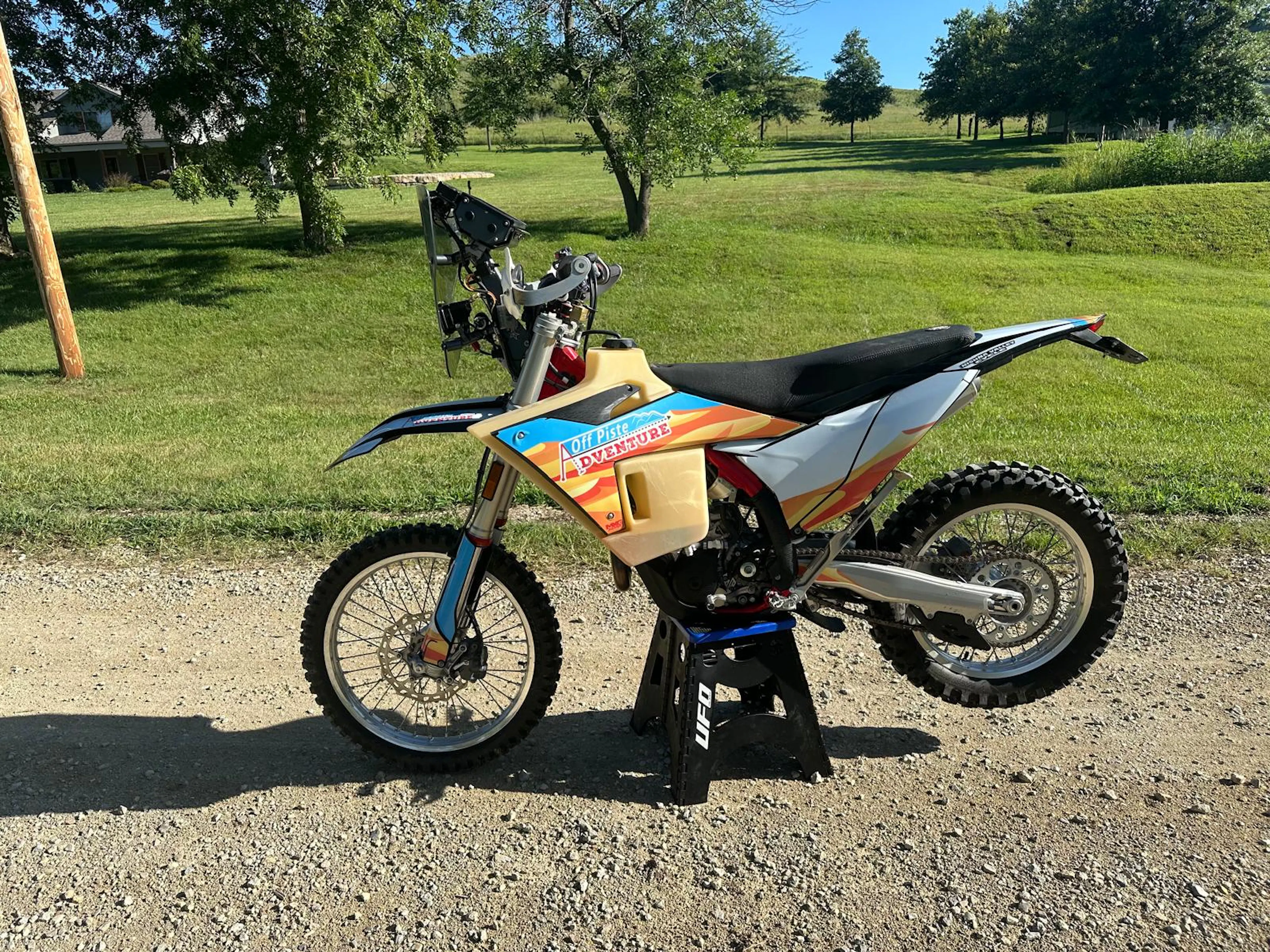 2024 GasGas ES500F left side