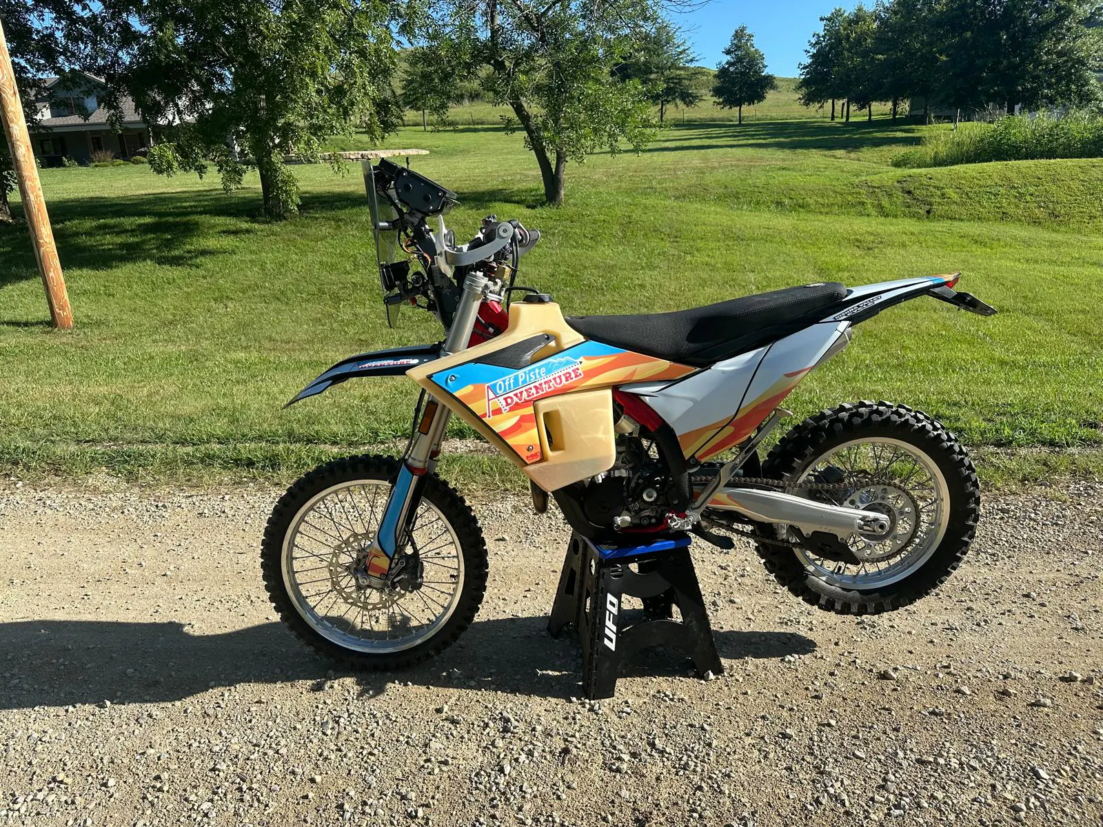 2024 GasGas ES500F left side