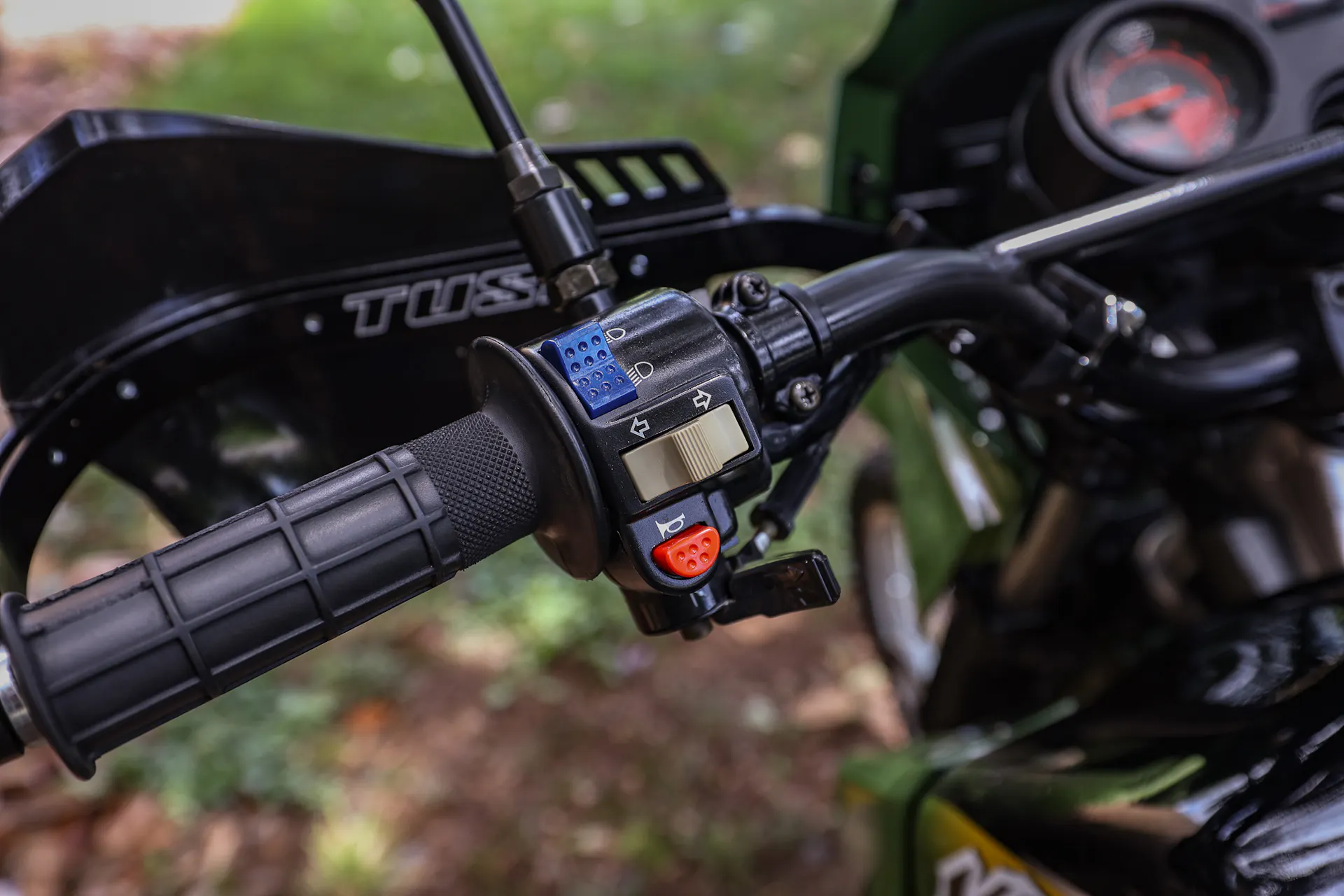 2003 Kawasaki KLR 650 left grip 