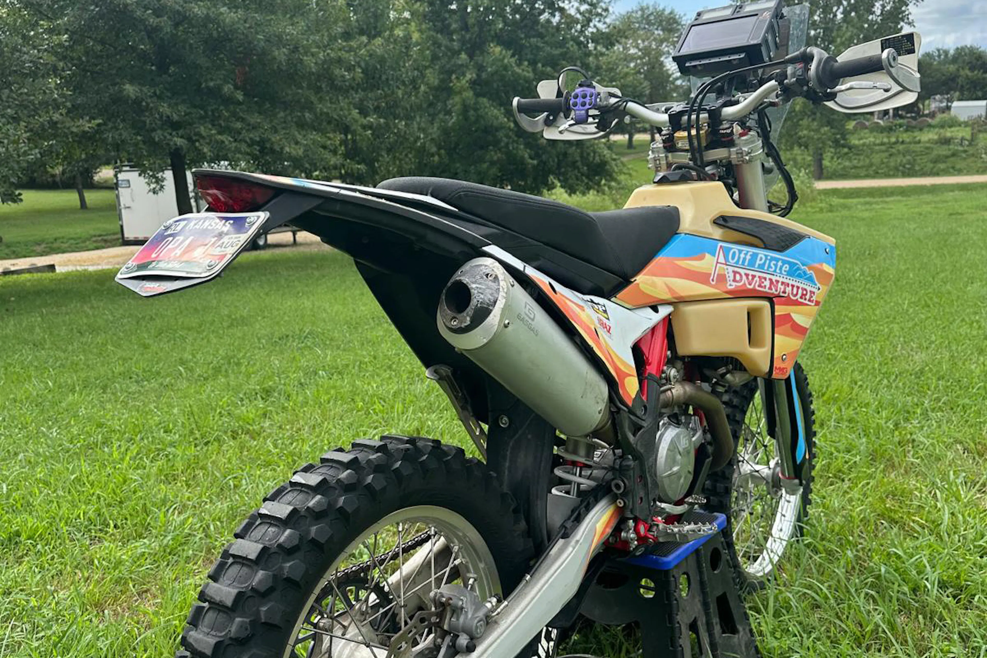 2024 GasGas ES500F right rear 3/4 close