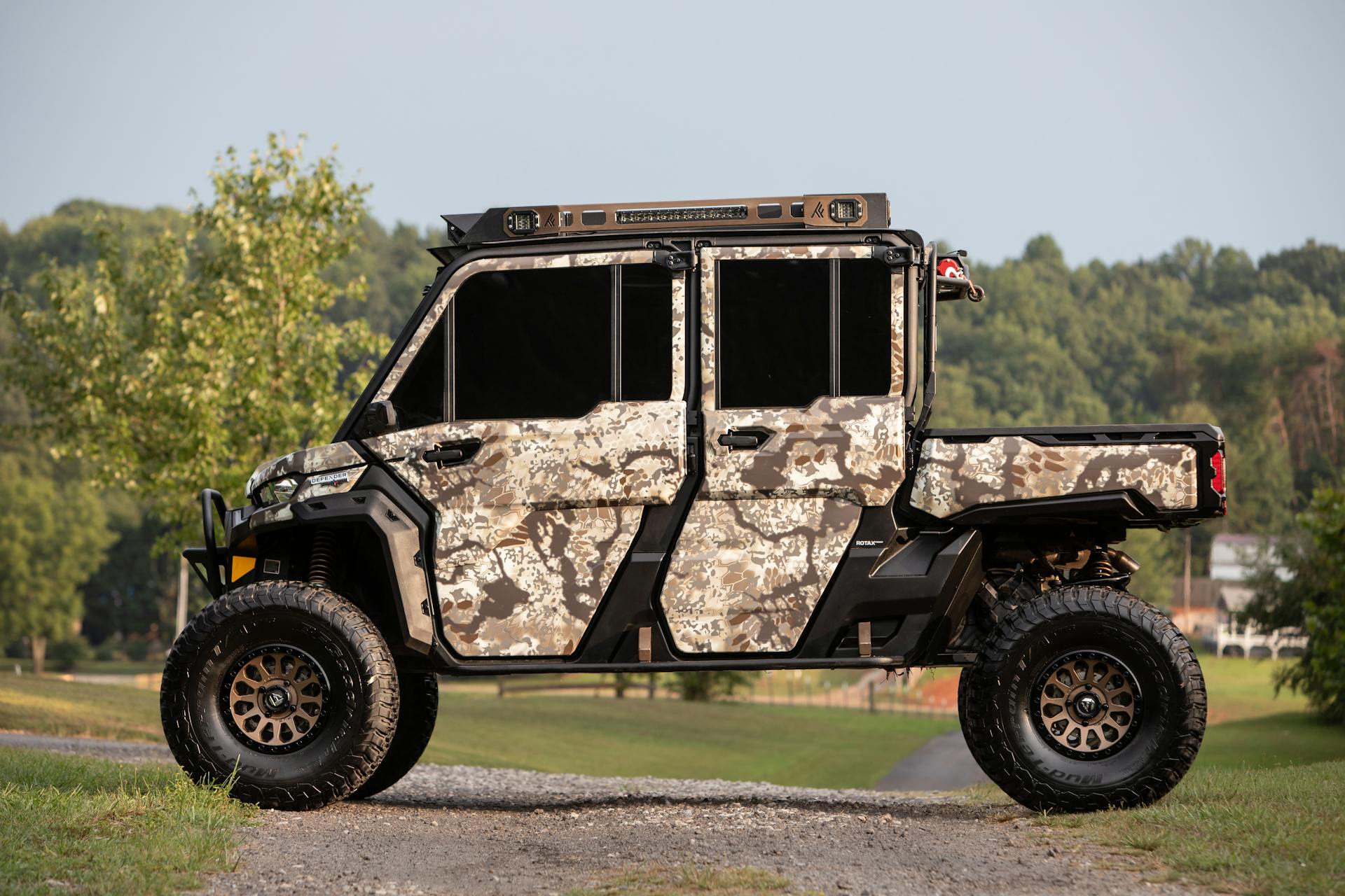 2022 Defender Max Lone Star Cab side