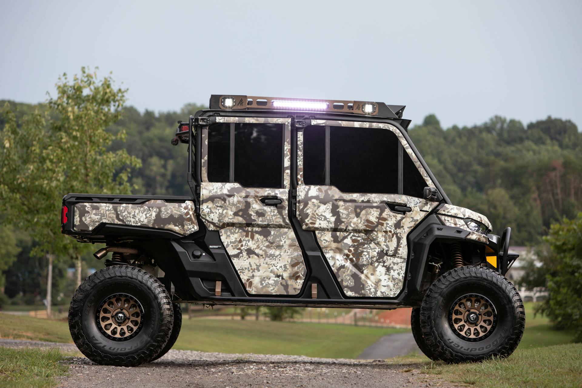 2022 Defender Max Lone Star Cab passenger side