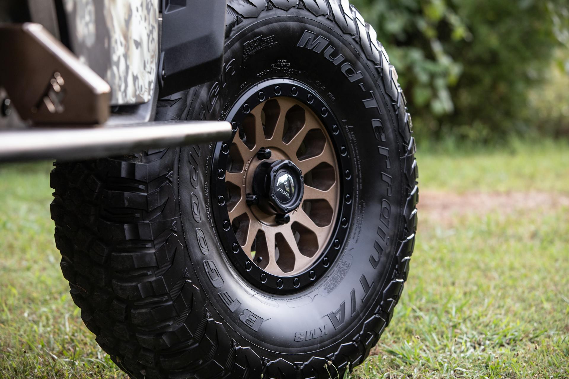 2022 Defender Max Lone Star Cab passenger front wheel