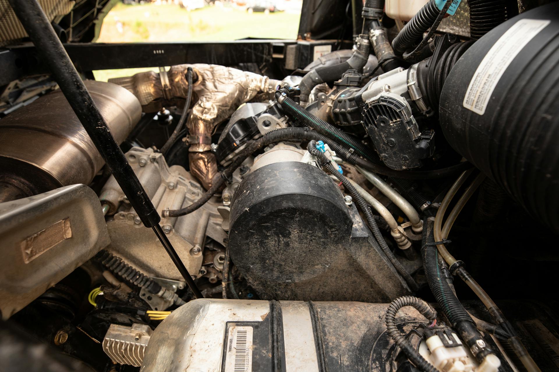 2022 Defender Max Lone Star Cab engine