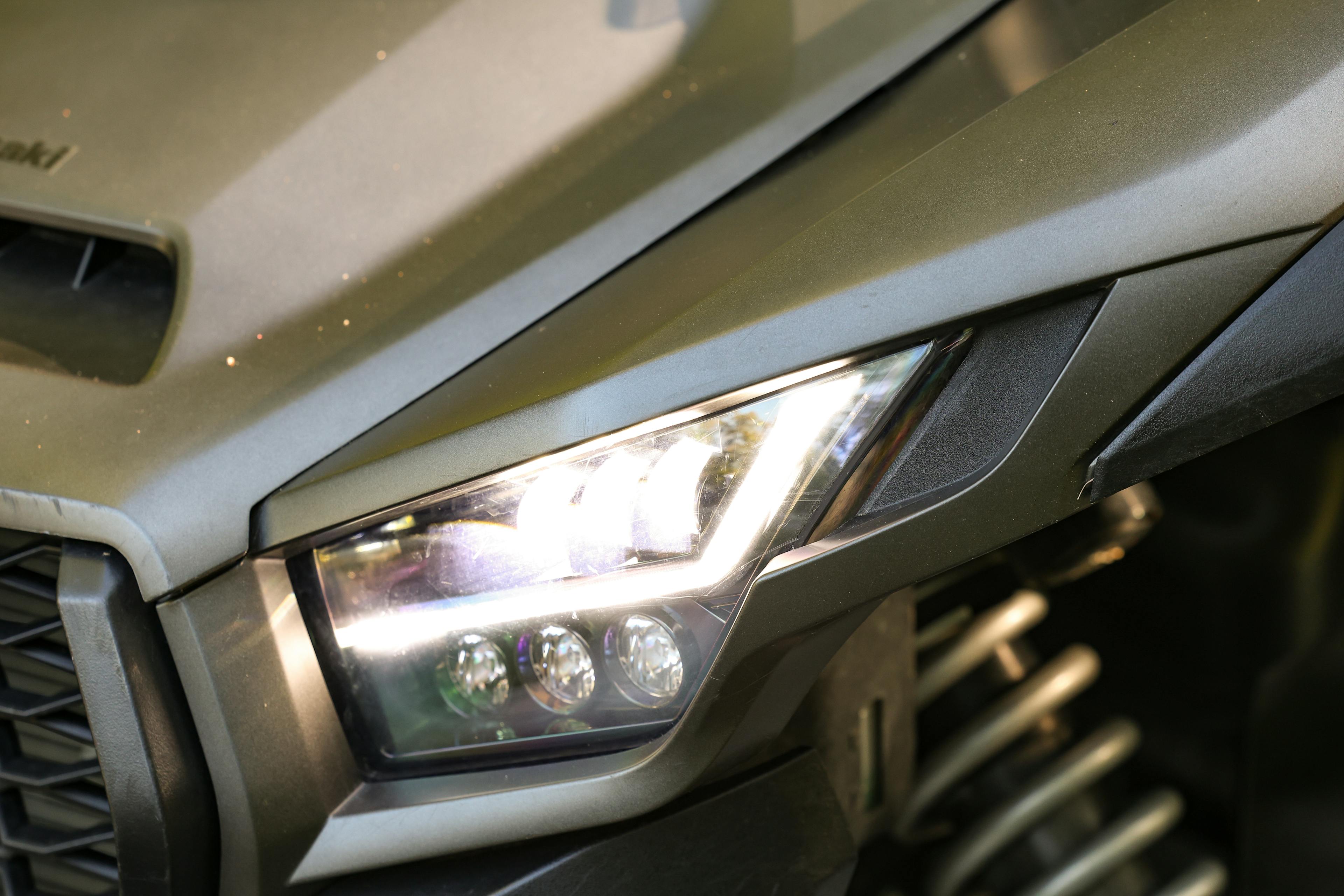 2024 Kawasaki Teryx KRX4 1000 SE eS headlight