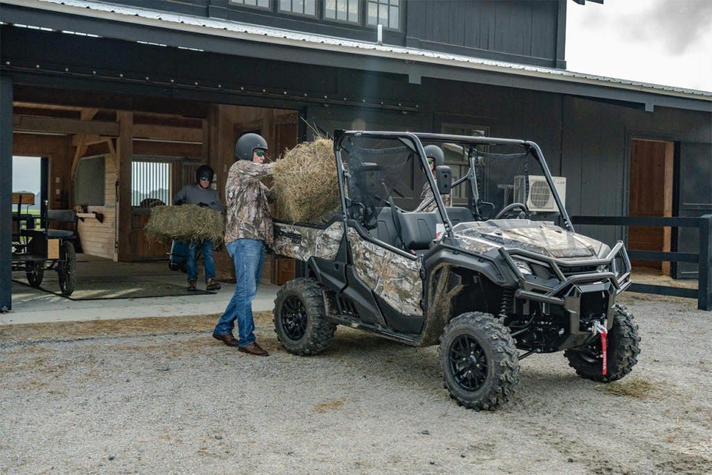 2024-pioneer-1000-Barn
