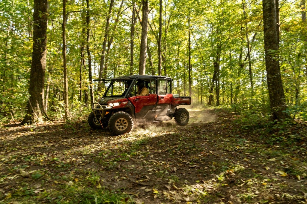 Can-Am Defender Max HD-10 turn