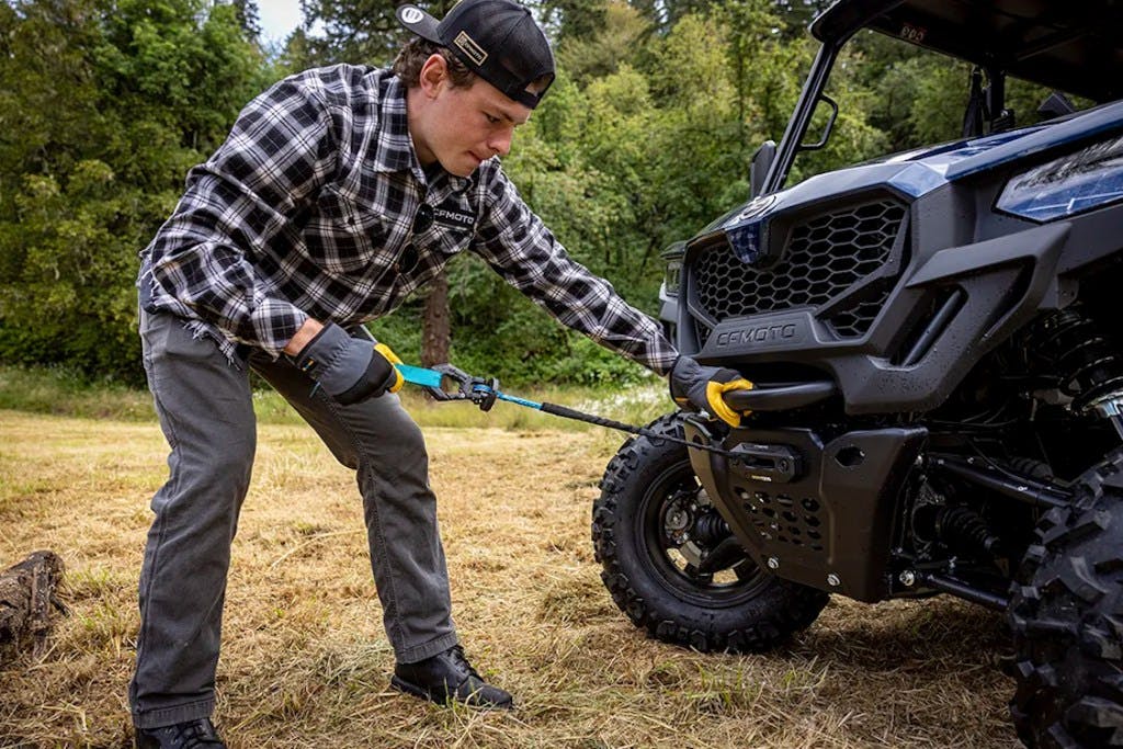 2025 CFMoto UForce 800 XL using s synthetic rope winch.