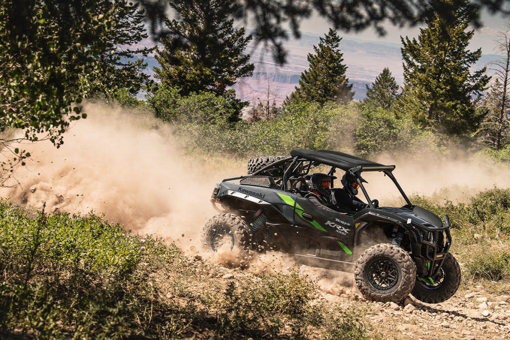 2025 kawasaki teryx krx 1000 driving fast over rocks.