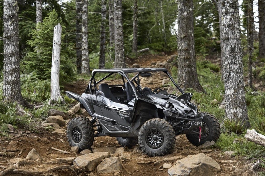 2025-Yamaha-YXZ1000R-stance
